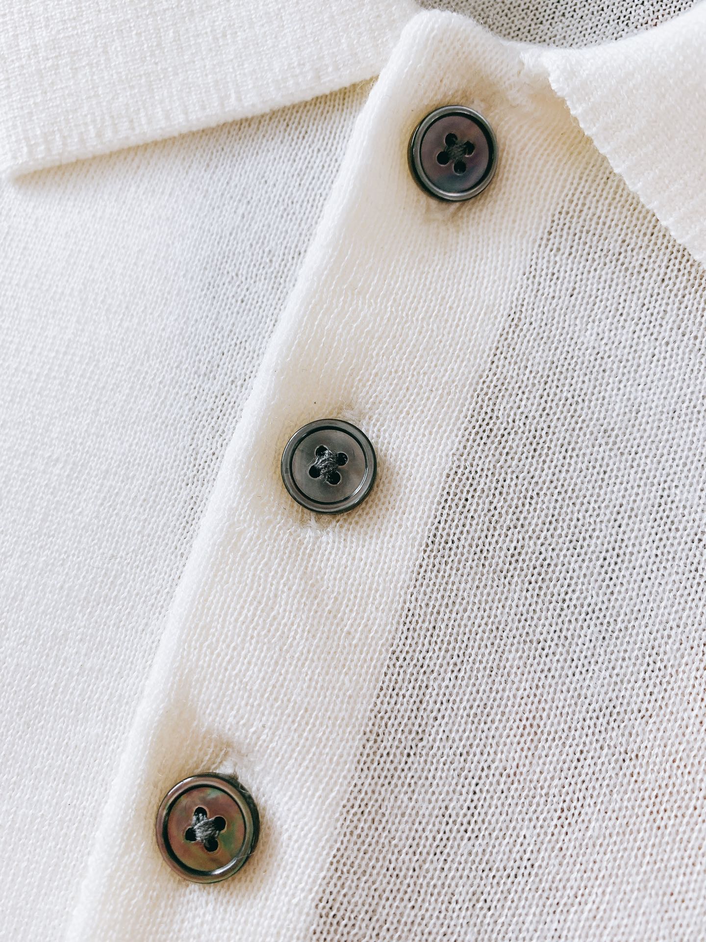 
Ermenegildo Zegna 杰尼亚 2025FW秋冬新品
薄款翻领毛衣，这款毛衣采用50%羊毛