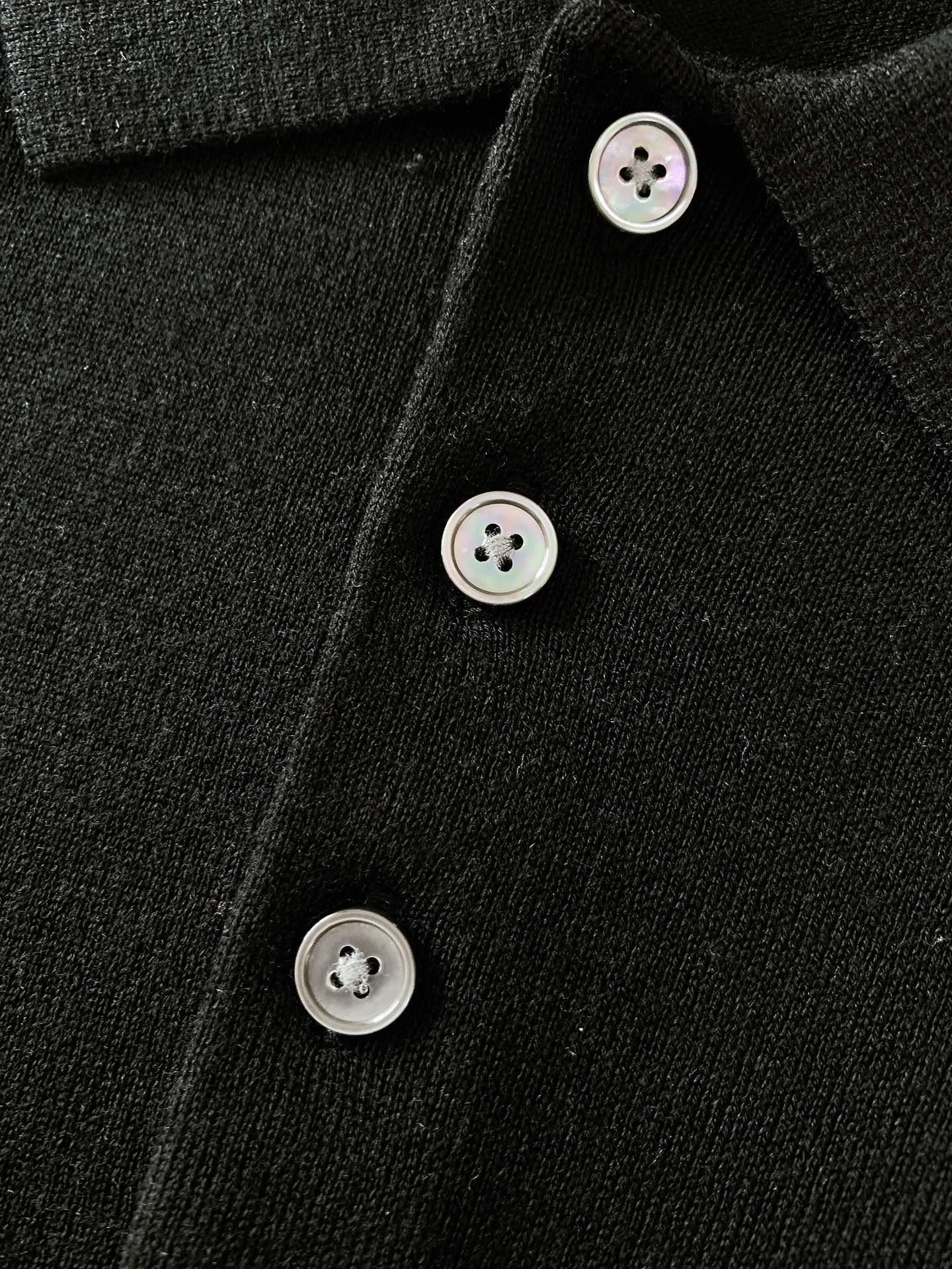 
Ermenegildo Zegna 杰尼亚 2025FW秋冬新品
薄款翻领毛衣，这款毛衣采用50%羊毛