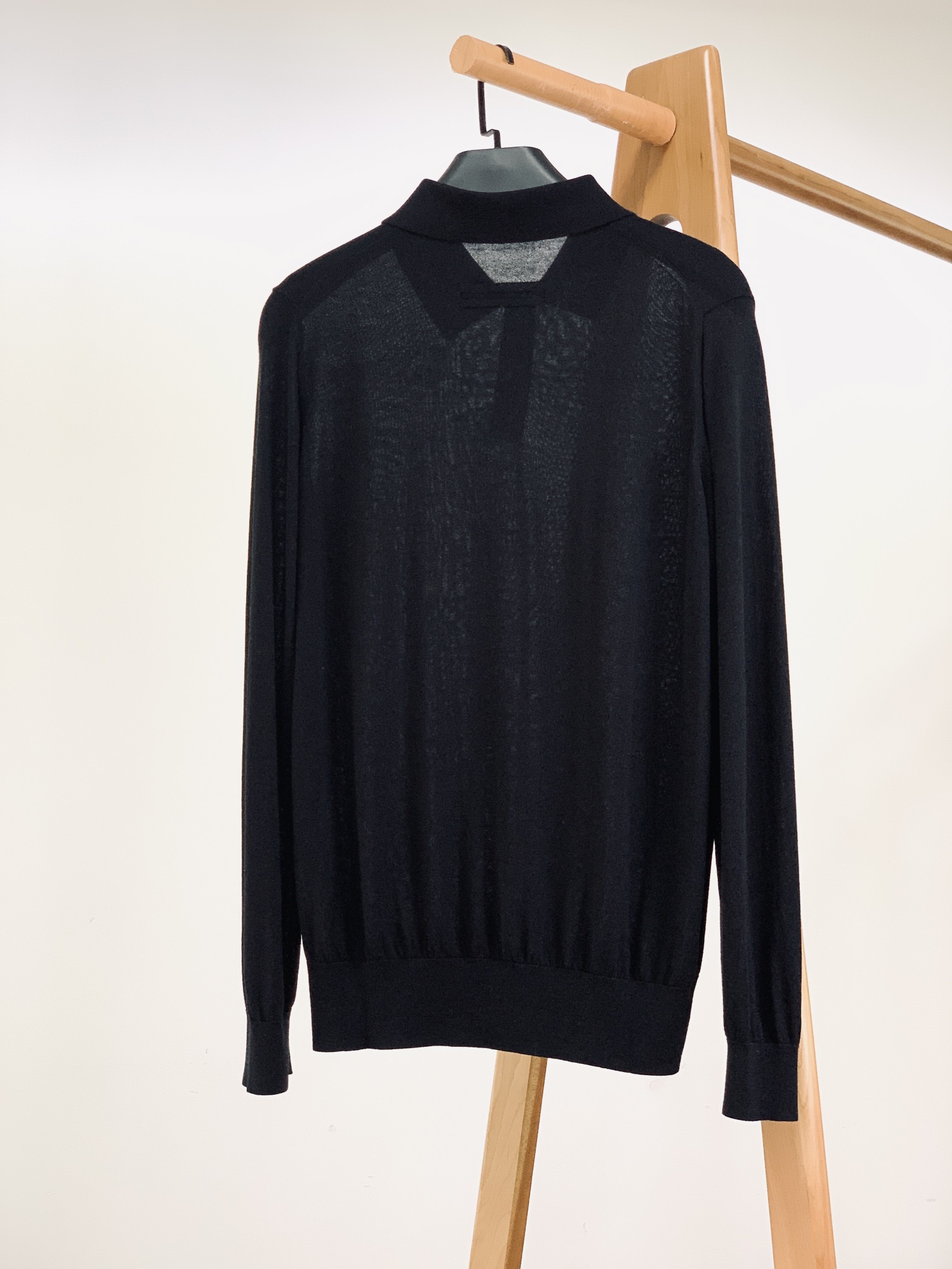 
Ermenegildo Zegna 杰尼亚 2025FW秋冬新品
薄款翻领毛衣，这款毛衣采用50%羊毛