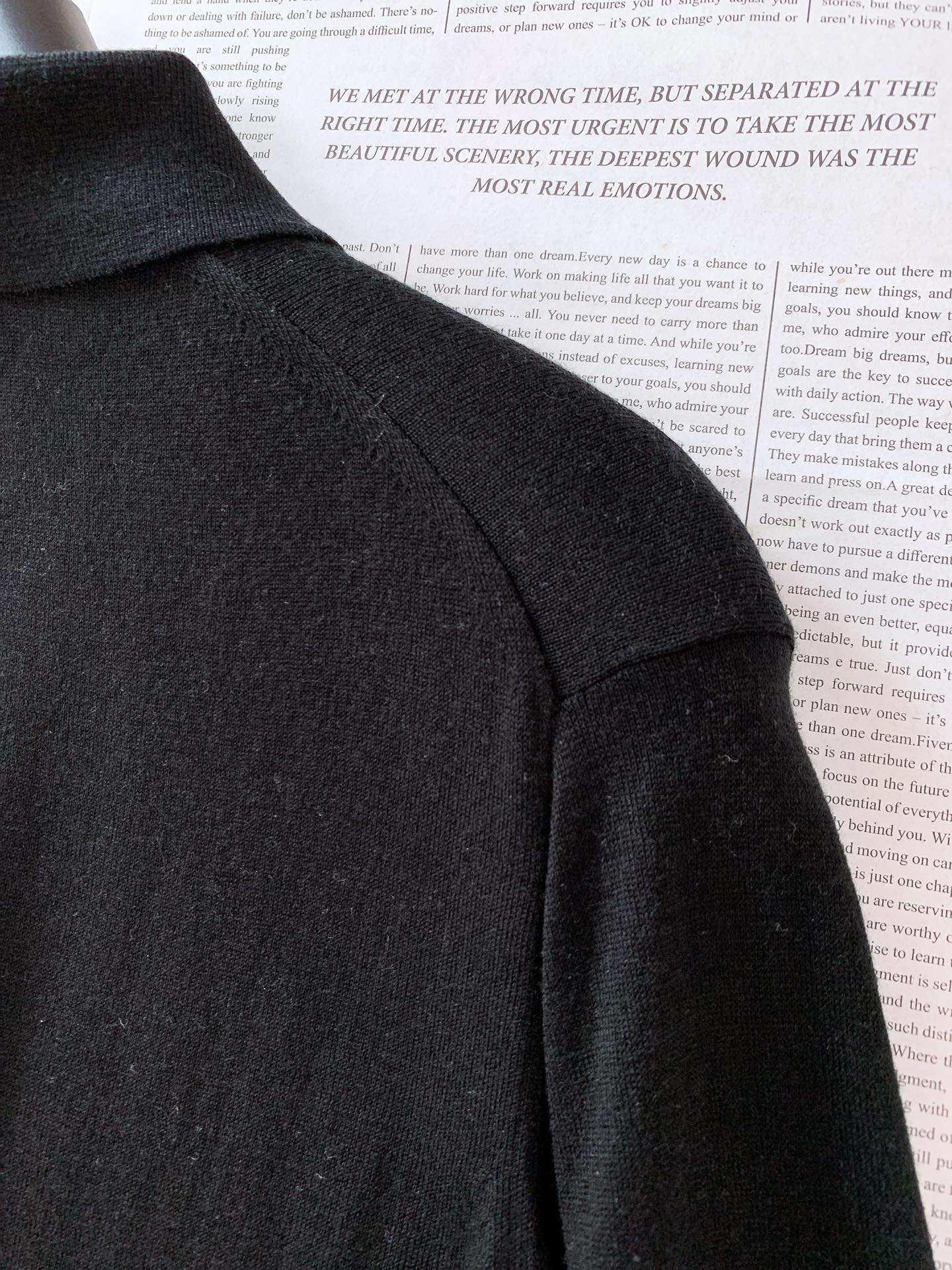 
Ermenegildo Zegna 杰尼亚 2025FW秋冬新品
薄款翻领毛衣，这款毛衣采用50%羊毛