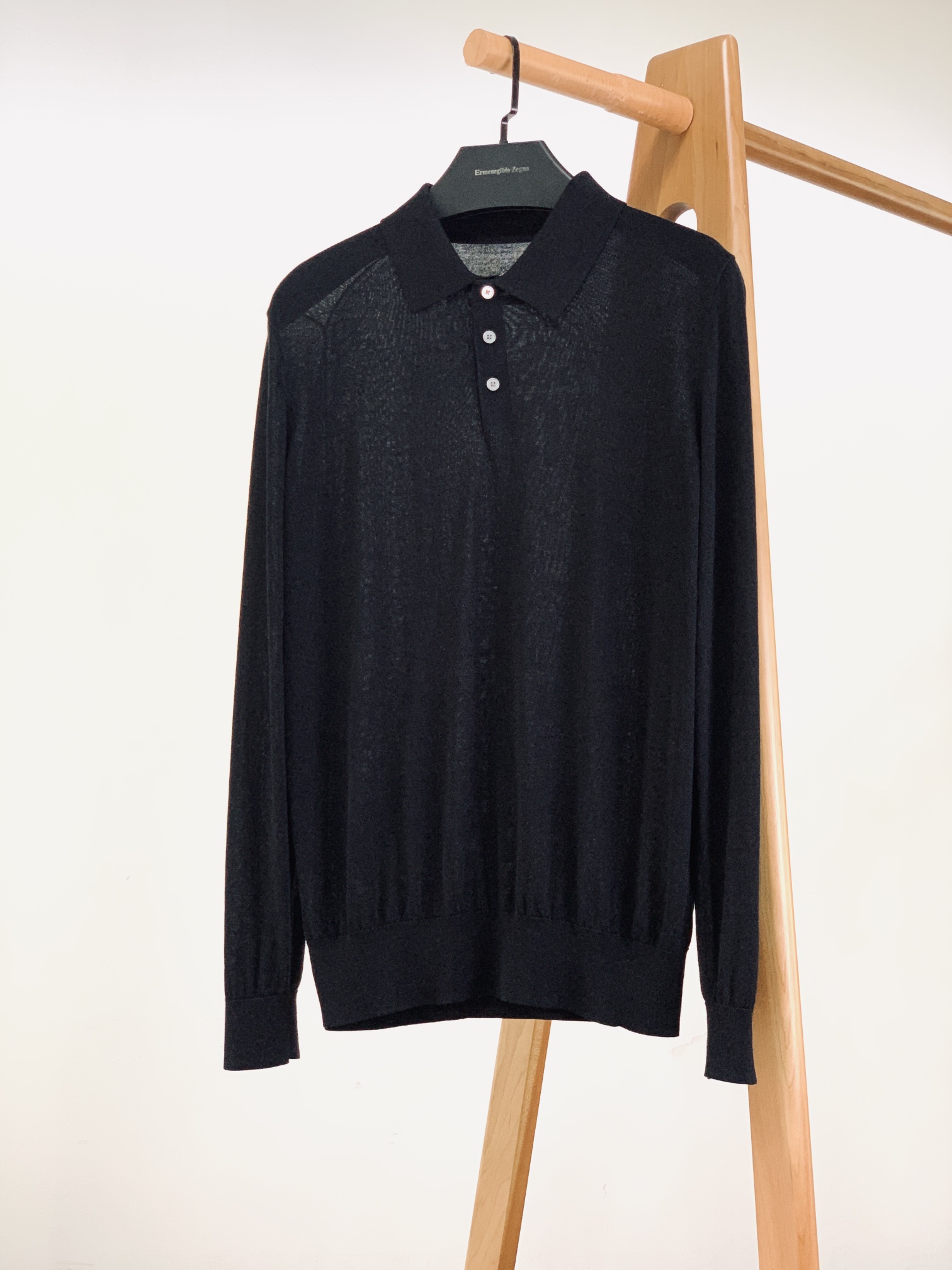 
Ermenegildo Zegna 杰尼亚 2025FW秋冬新品
薄款翻领毛衣，这款毛衣采用50%羊毛