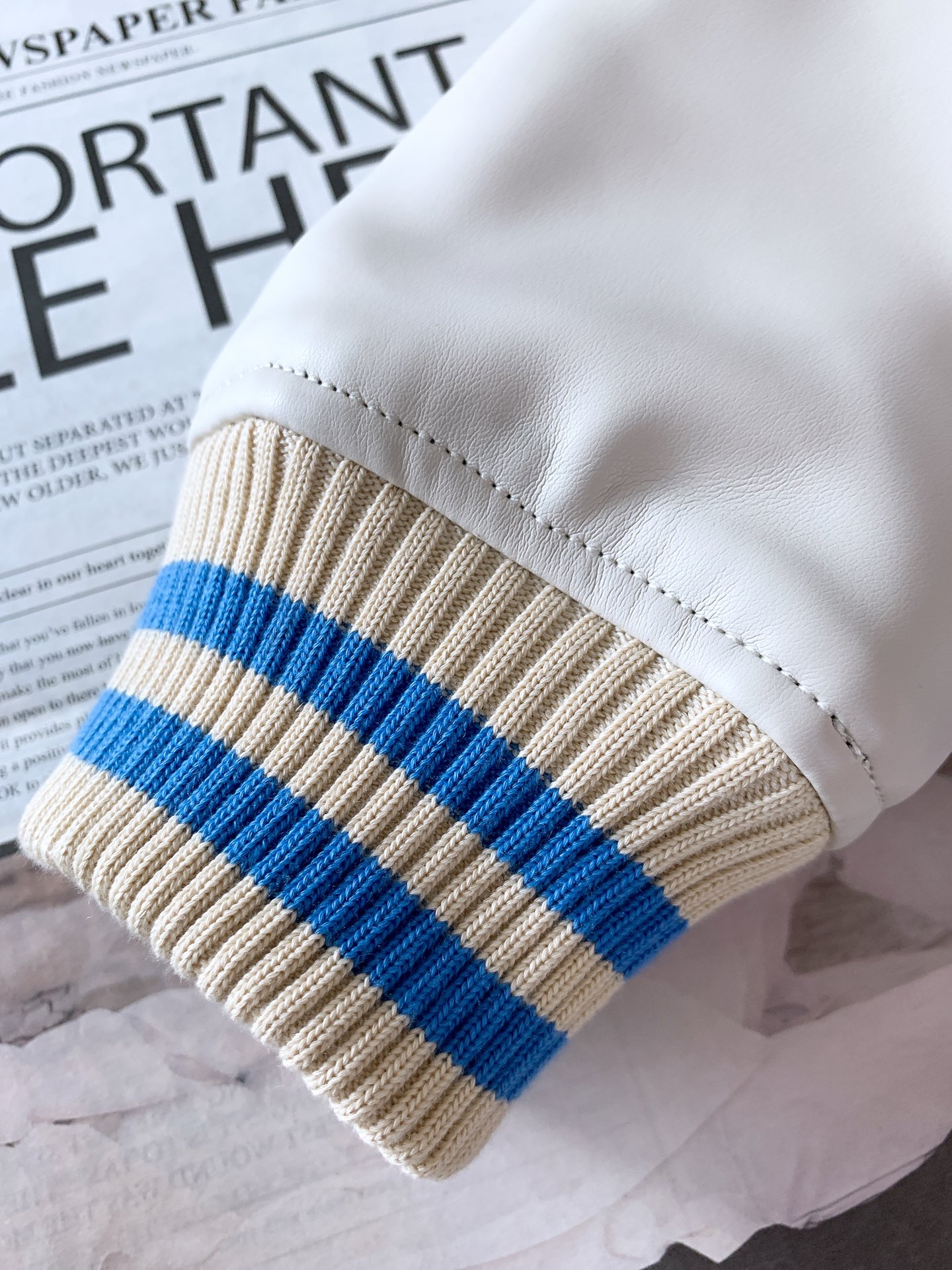 
Celine 赛琳 TRIOMPHE TRAIL棒球棉服夹克 
以经典棒球服版型为基础，大胆采用牛仔布