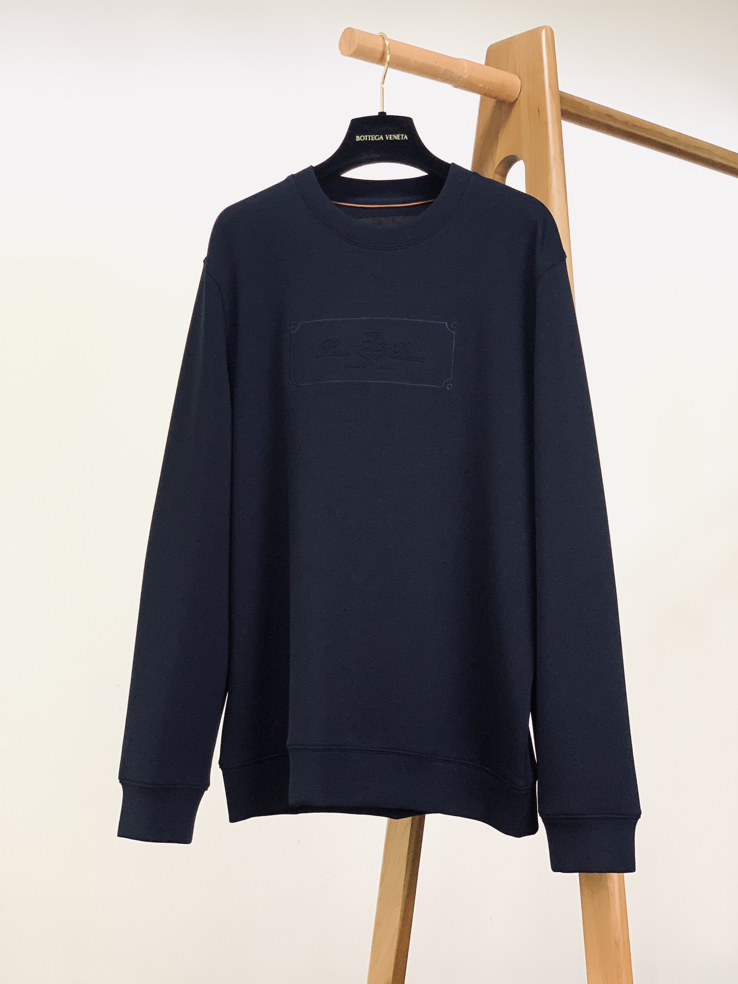 
LoroPiana L.P FW秋冬新品
休闲套头卫衣：意式匠心，织就奢华质感
选用高品质混纺面料，4