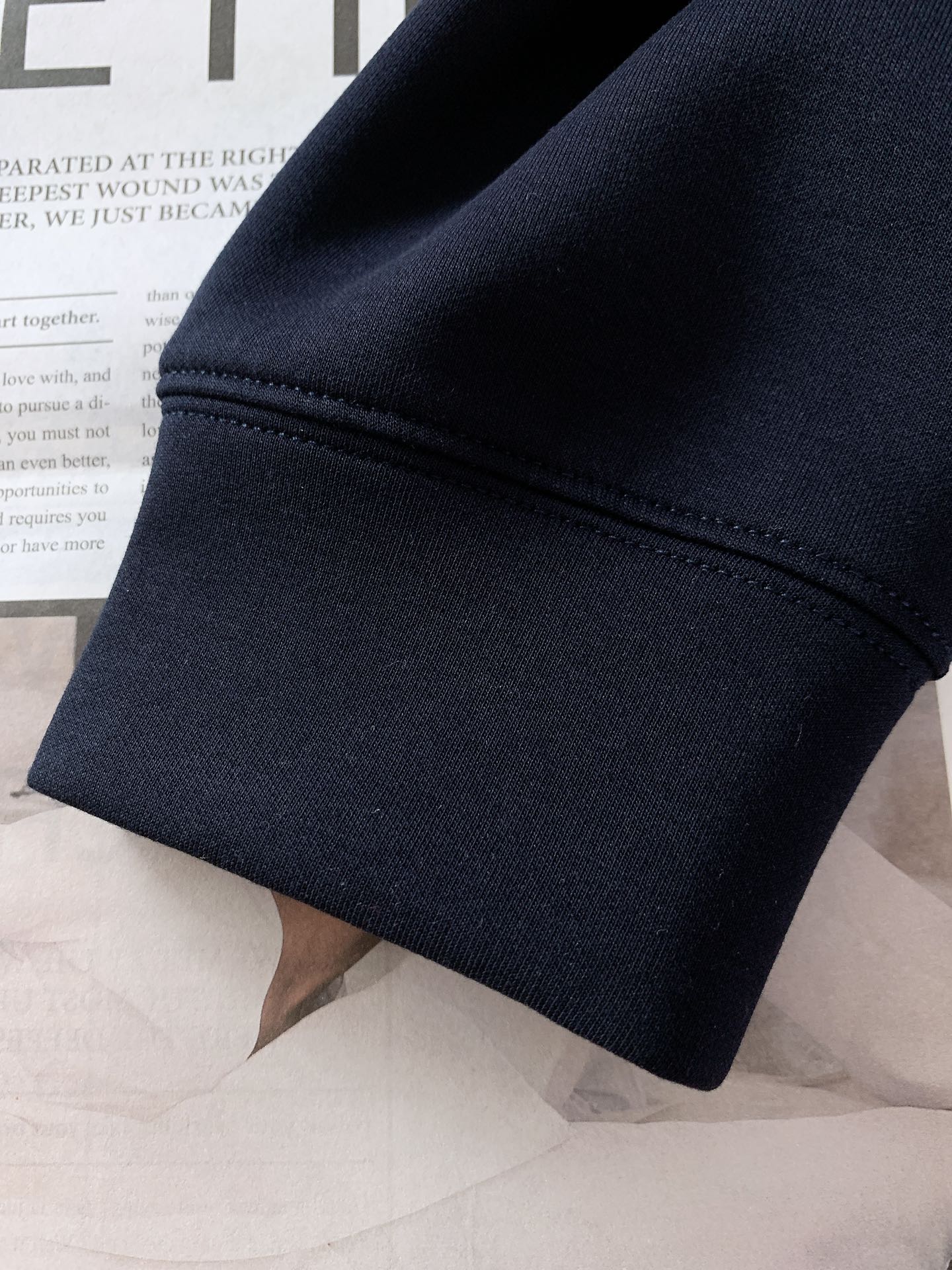 
LoroPiana L.P FW秋冬新品
休闲套头卫衣：意式匠心，织就奢华质感
选用高品质混纺面料，4