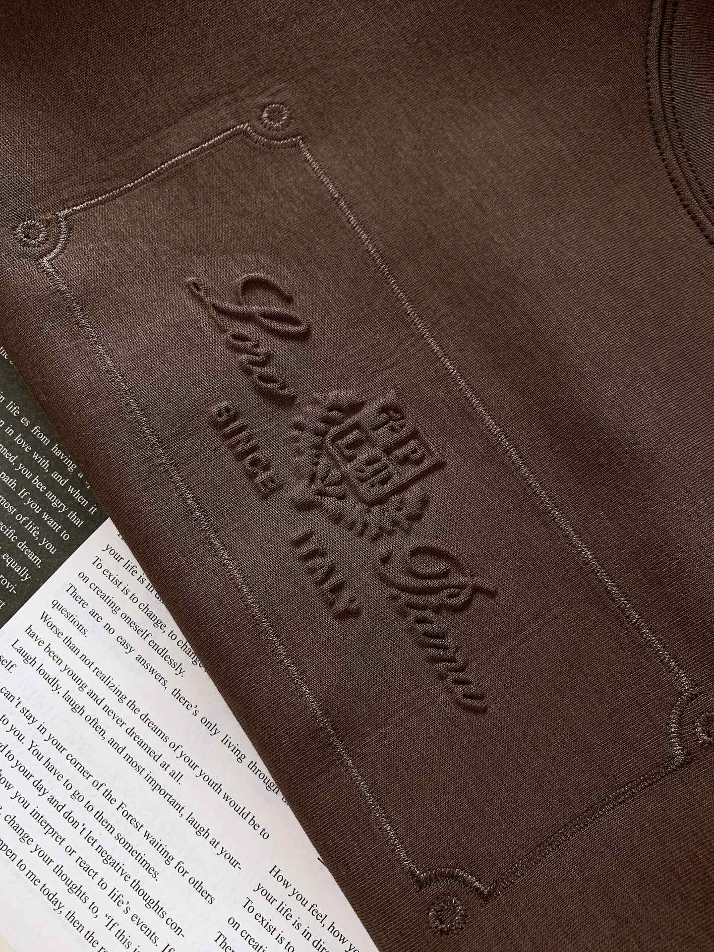 
LoroPiana L.P FW秋冬新品
休闲套头卫衣：意式匠心，织就奢华质感
选用高品质混纺面料，4