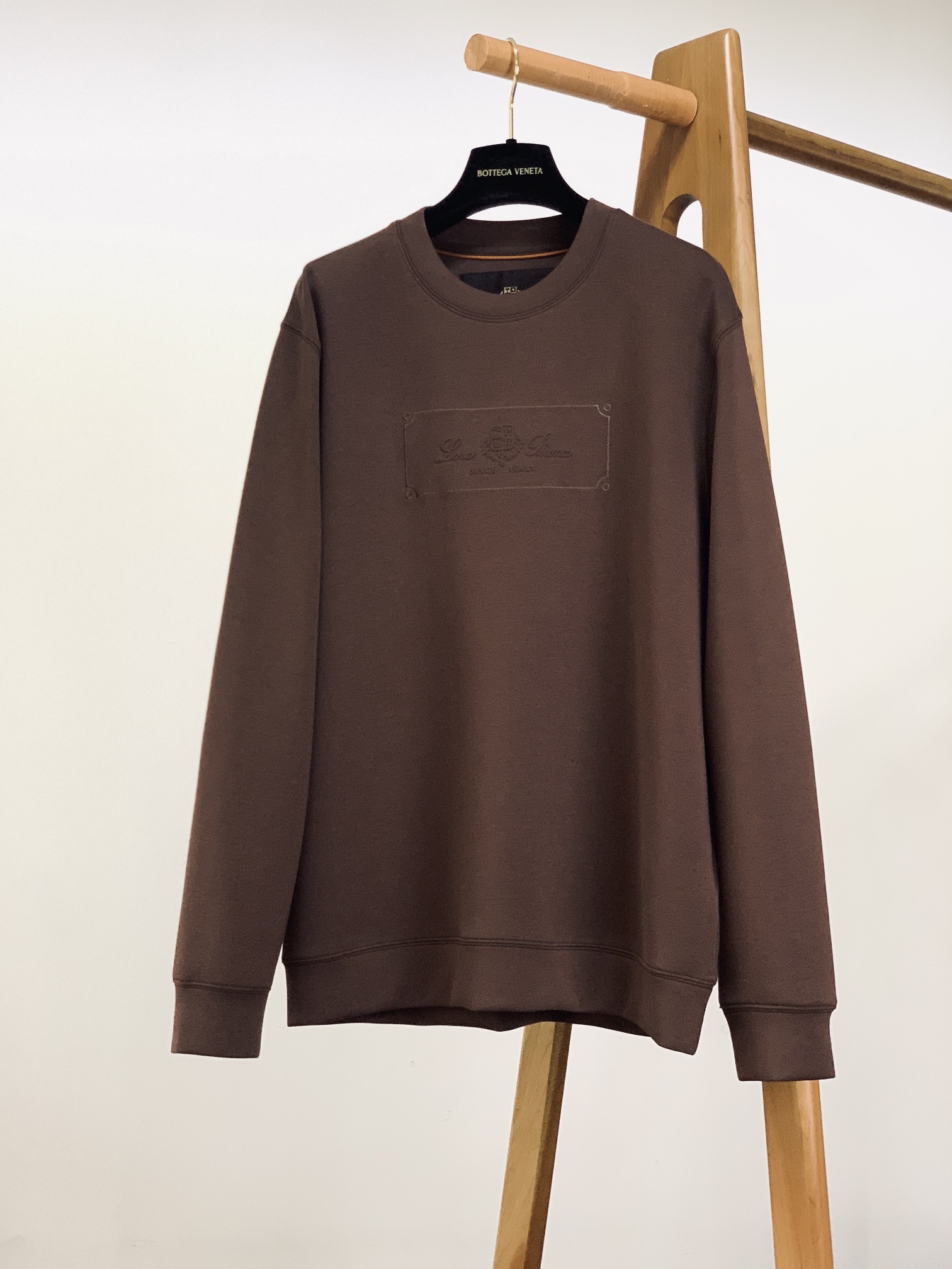 
LoroPiana L.P FW秋冬新品
休闲套头卫衣：意式匠心，织就奢华质感
选用高品质混纺面料，4