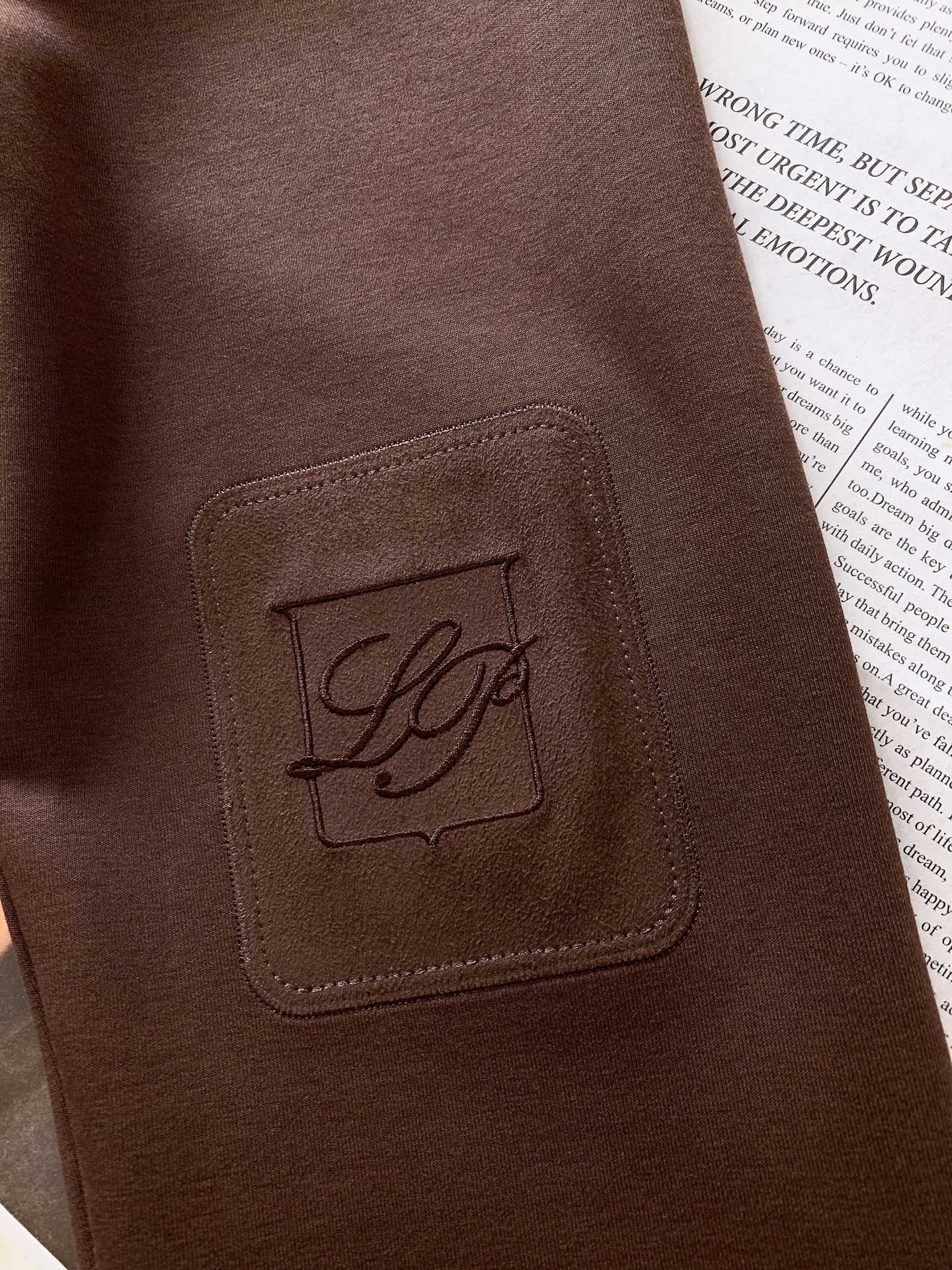 
LoroPiana L.P FW秋冬新品
休闲套头卫衣：意式匠心，织就奢华质感
选用高品质混纺面料，4