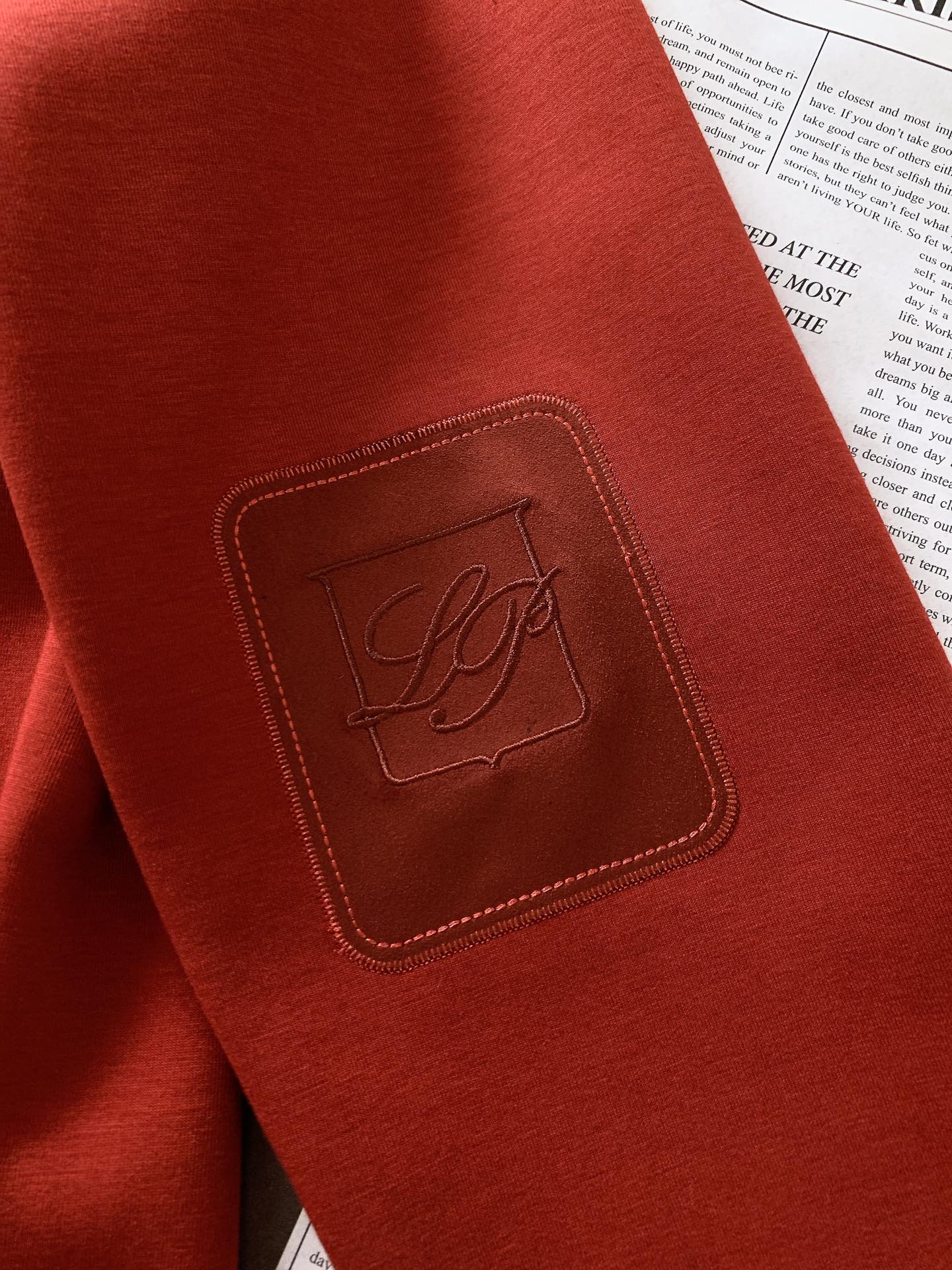 
LoroPiana L.P FW秋冬新品
休闲套头卫衣：意式匠心，织就奢华质感
选用高品质混纺面料，4