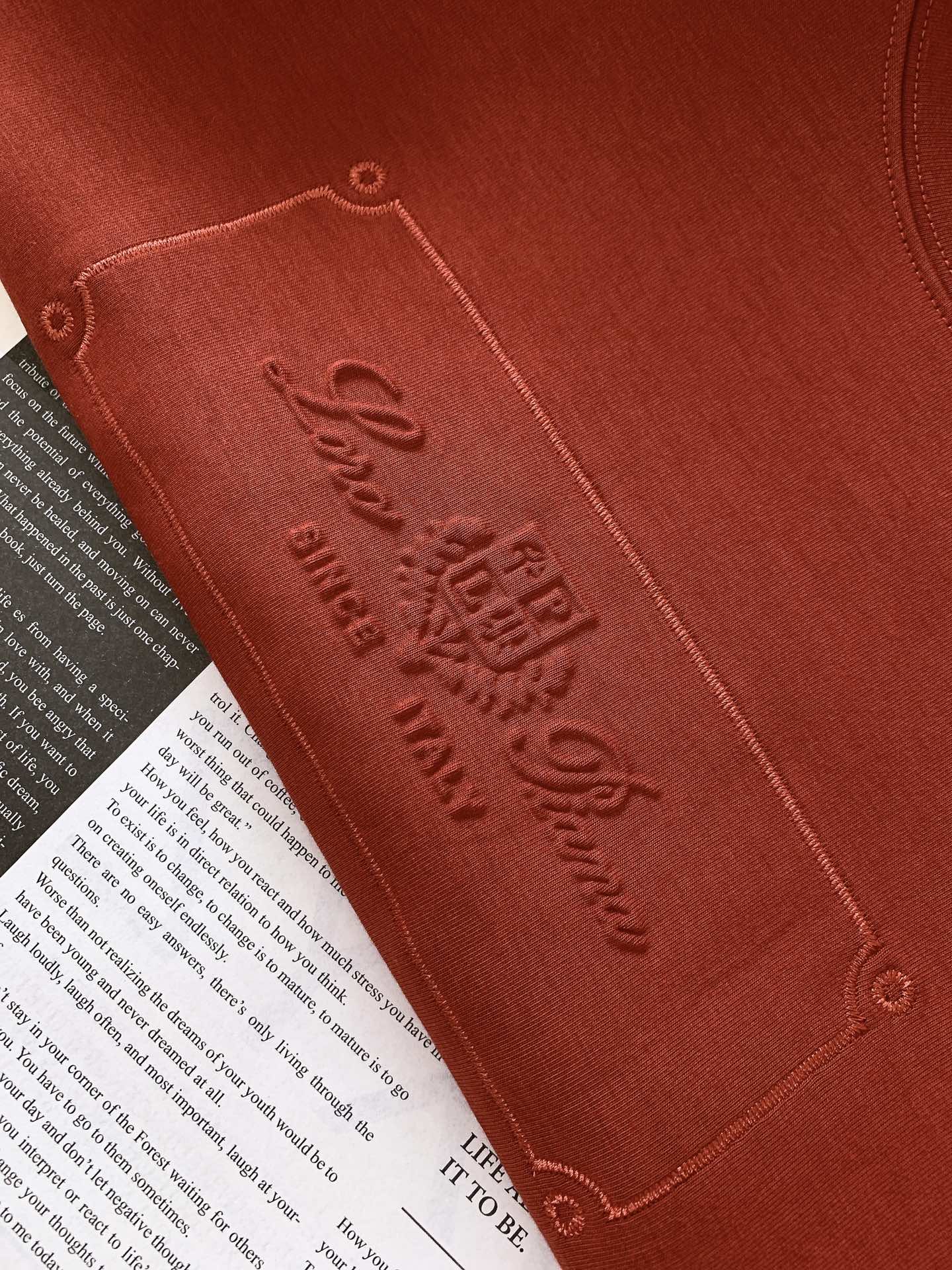 
LoroPiana L.P FW秋冬新品
休闲套头卫衣：意式匠心，织就奢华质感
选用高品质混纺面料，4