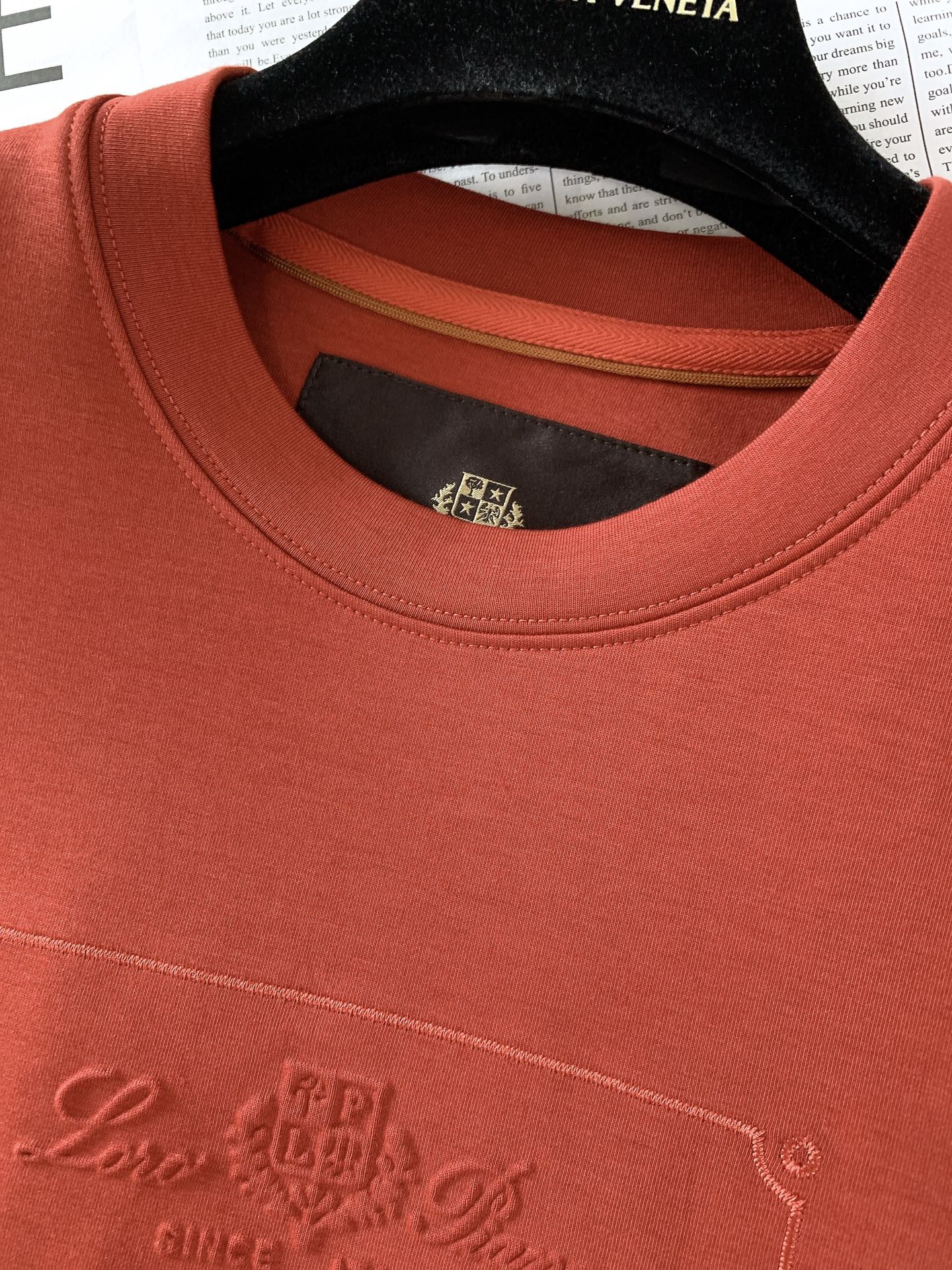 
LoroPiana L.P FW秋冬新品
休闲套头卫衣：意式匠心，织就奢华质感
选用高品质混纺面料，4