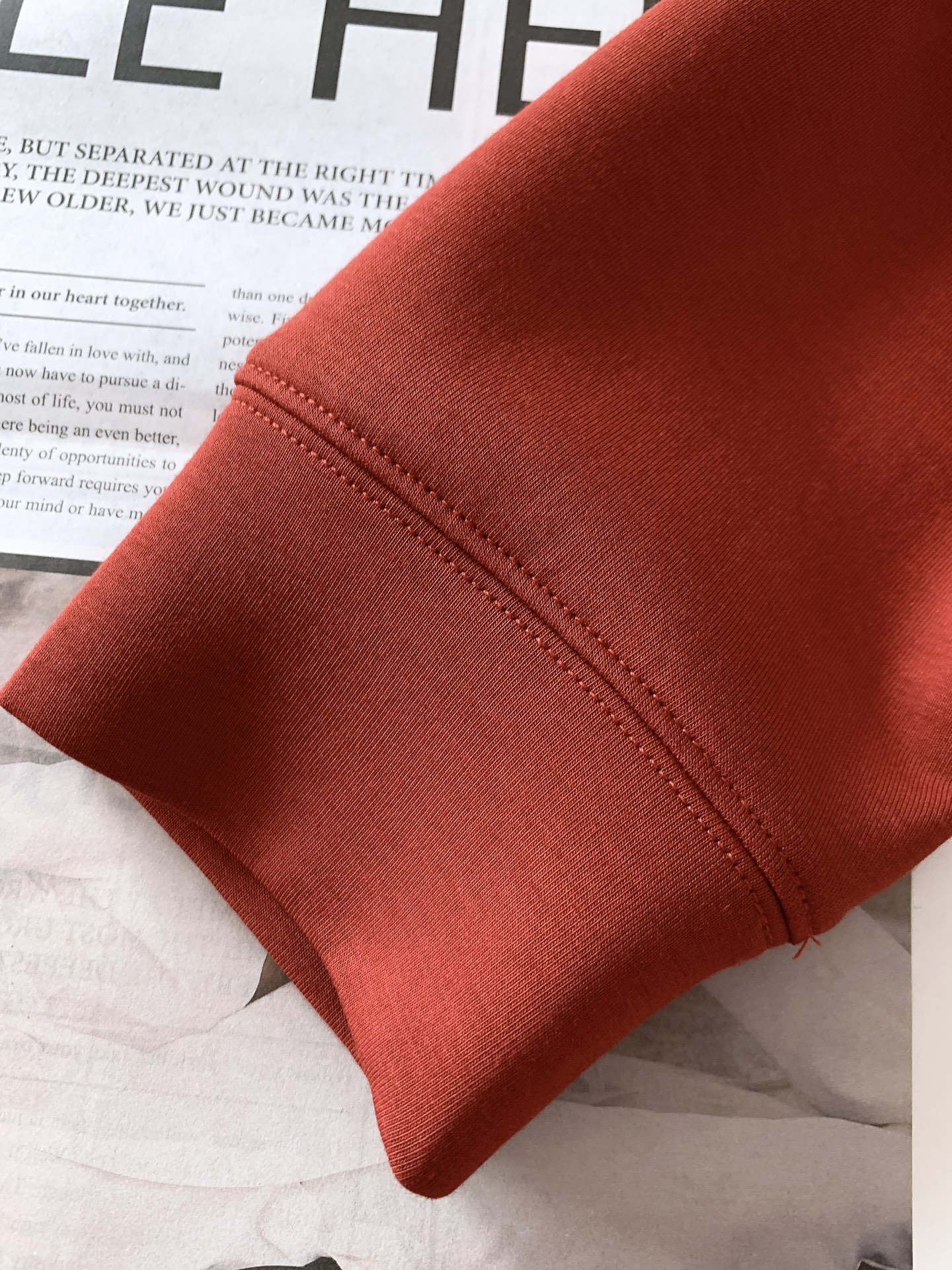 
LoroPiana L.P FW秋冬新品
休闲套头卫衣：意式匠心，织就奢华质感
选用高品质混纺面料，4