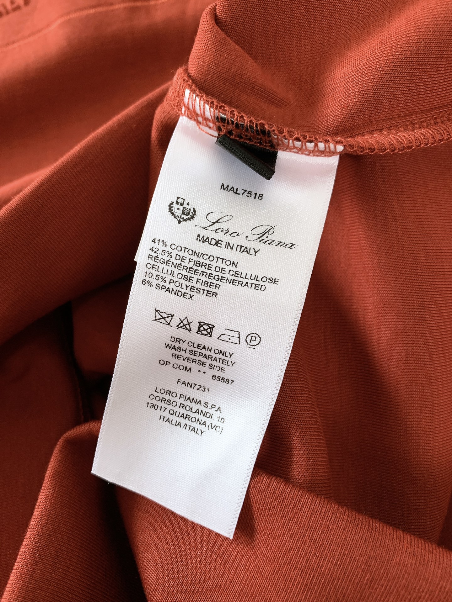 
LoroPiana L.P FW秋冬新品
休闲套头卫衣：意式匠心，织就奢华质感
选用高品质混纺面料，4