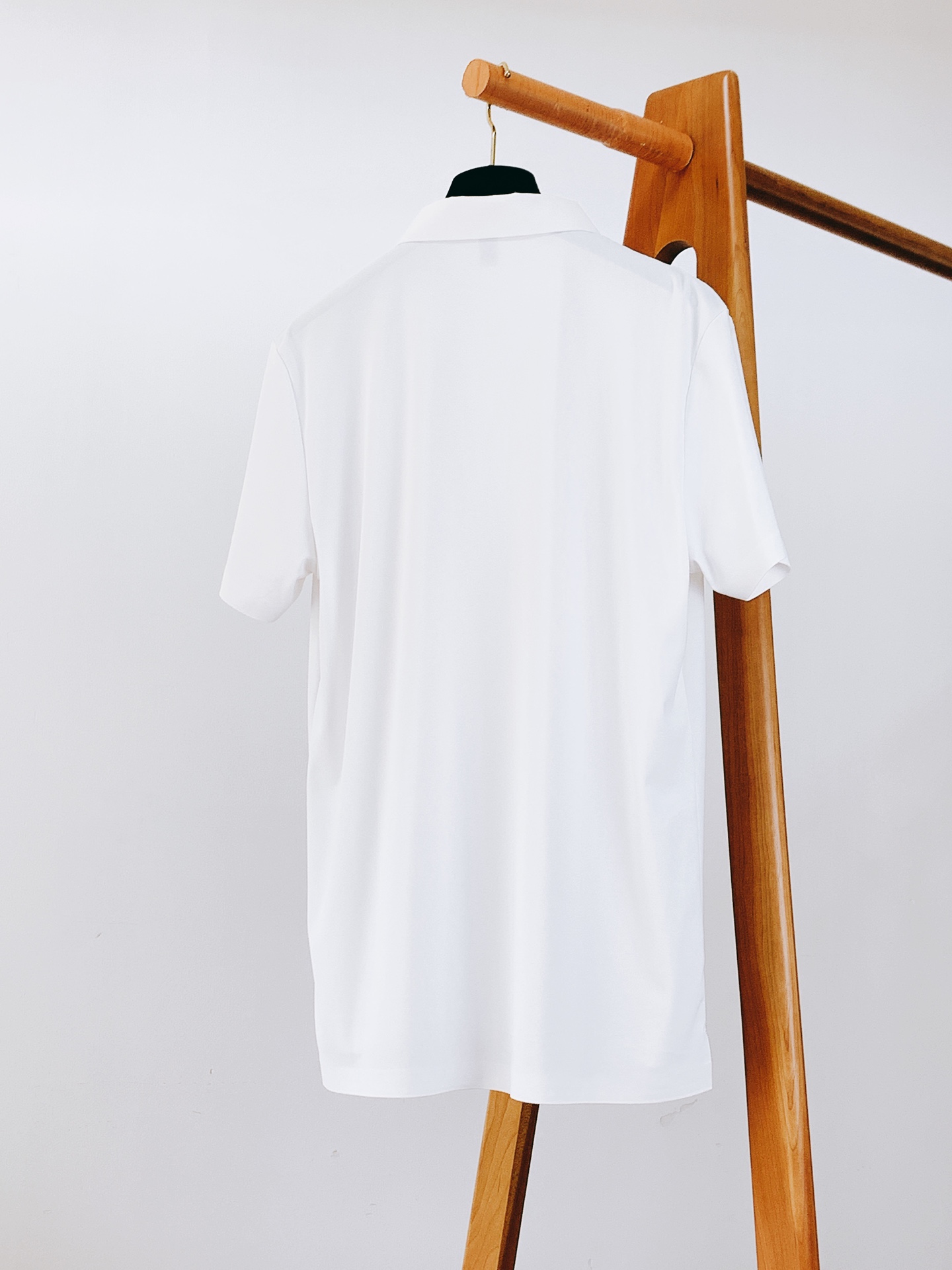 
LouisVuitton 路易威登 2025SS春夏新品 
休闲男士Polo衫。翻领挺括有型，不易塌、