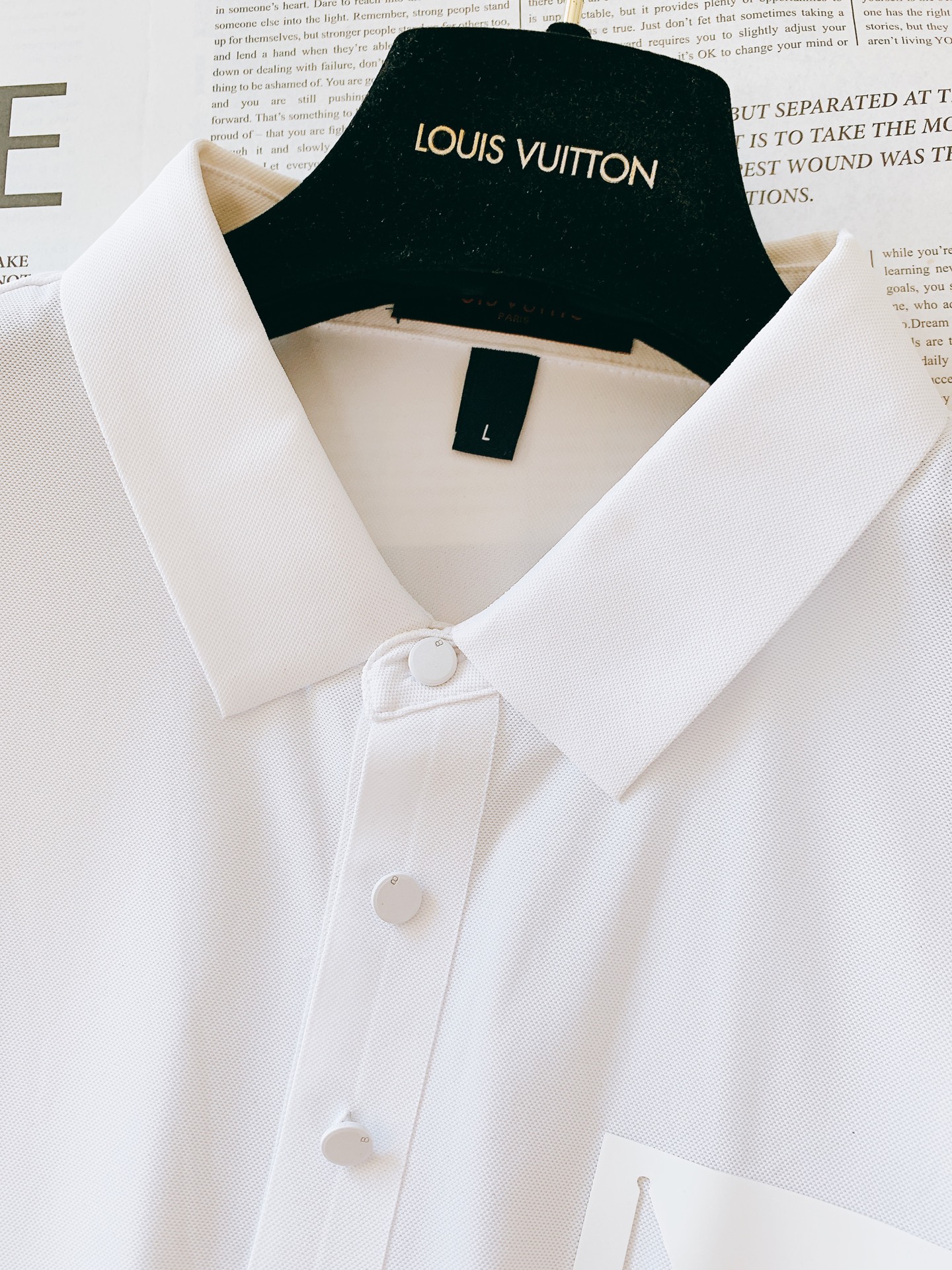 
LouisVuitton 路易威登 2025SS春夏新品 
休闲男士Polo衫。翻领挺括有型，不易塌、