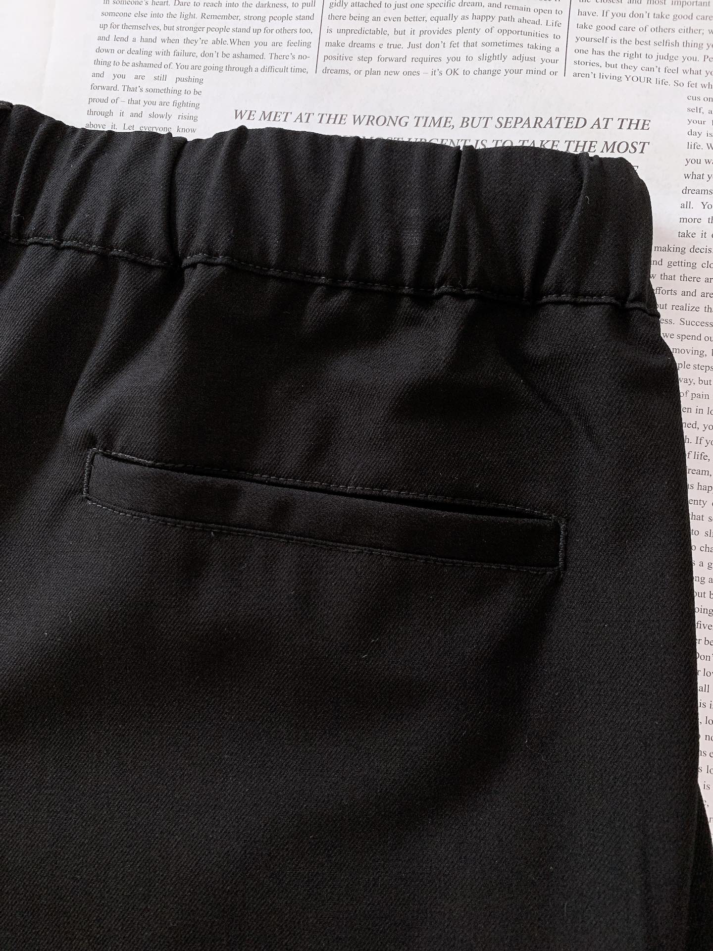 
Y-3 山本耀司 2025FW早秋新品
工装休闲裤 | 把细节玩出了新高度👇

多口袋工装风，大口袋带