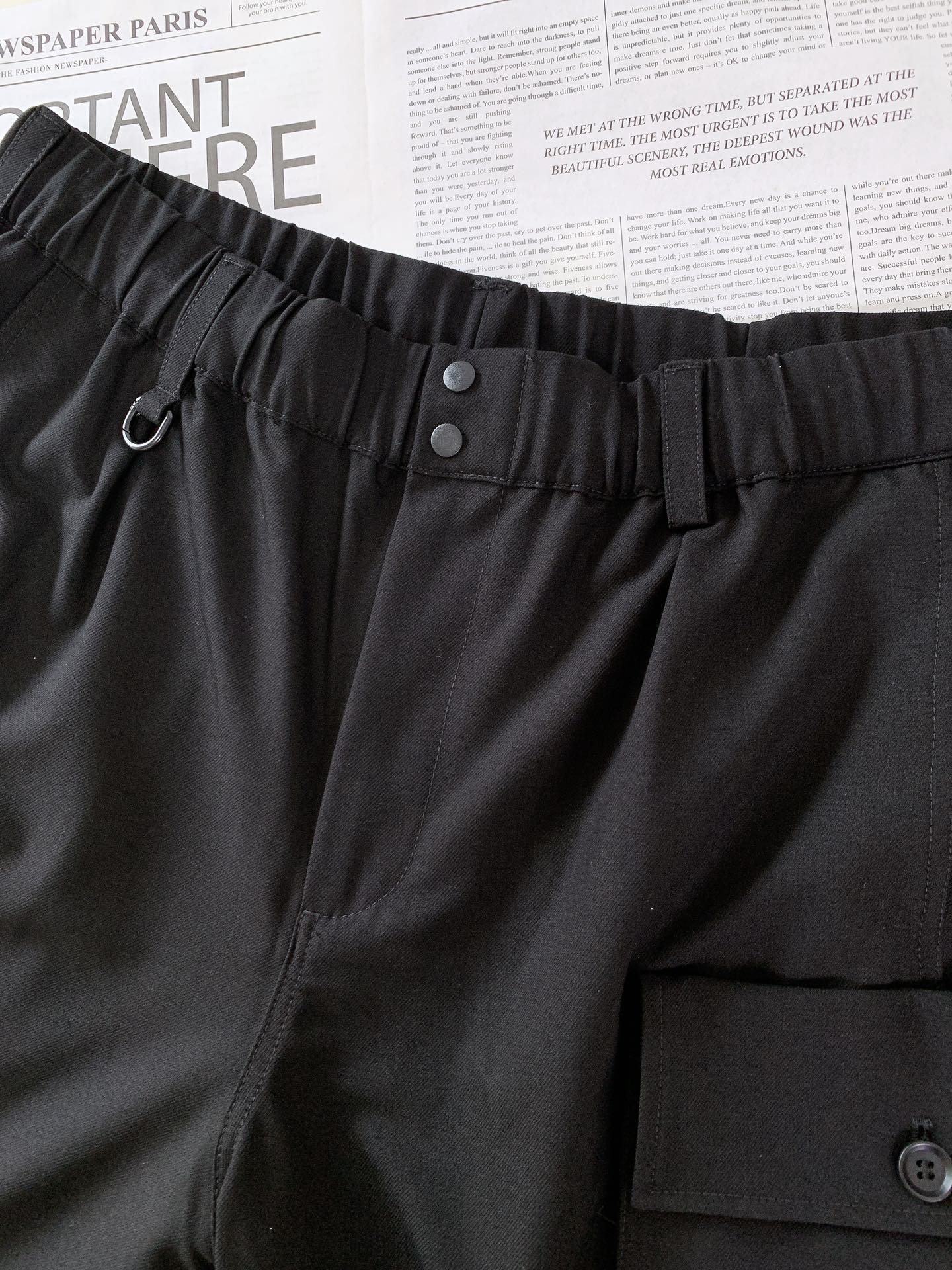 
Y-3 山本耀司 2025FW早秋新品
工装休闲裤 | 把细节玩出了新高度👇

多口袋工装风，大口袋带