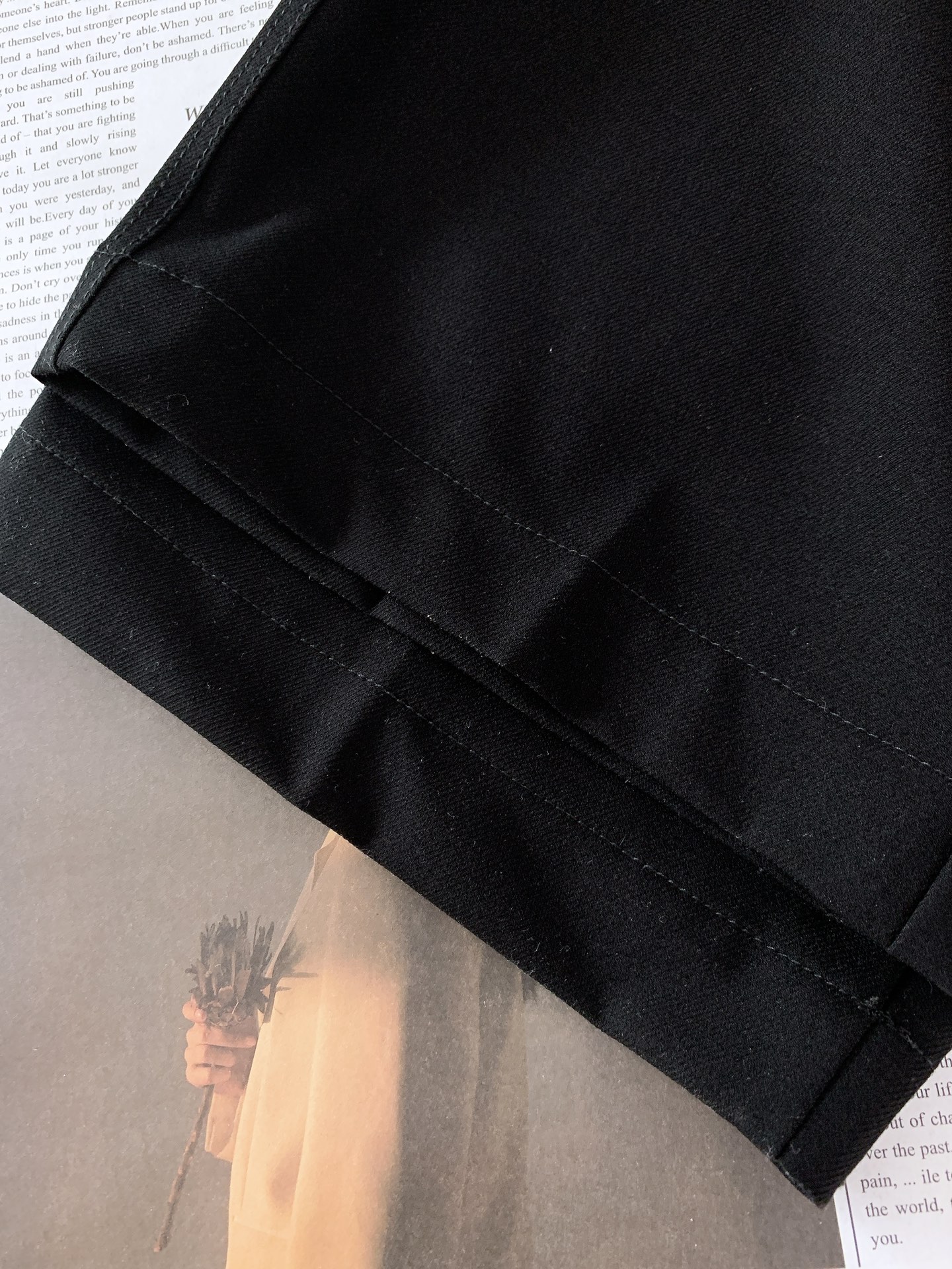 
Y-3 山本耀司 2025FW早秋新品
工装休闲裤 | 把细节玩出了新高度👇

多口袋工装风，大口袋带