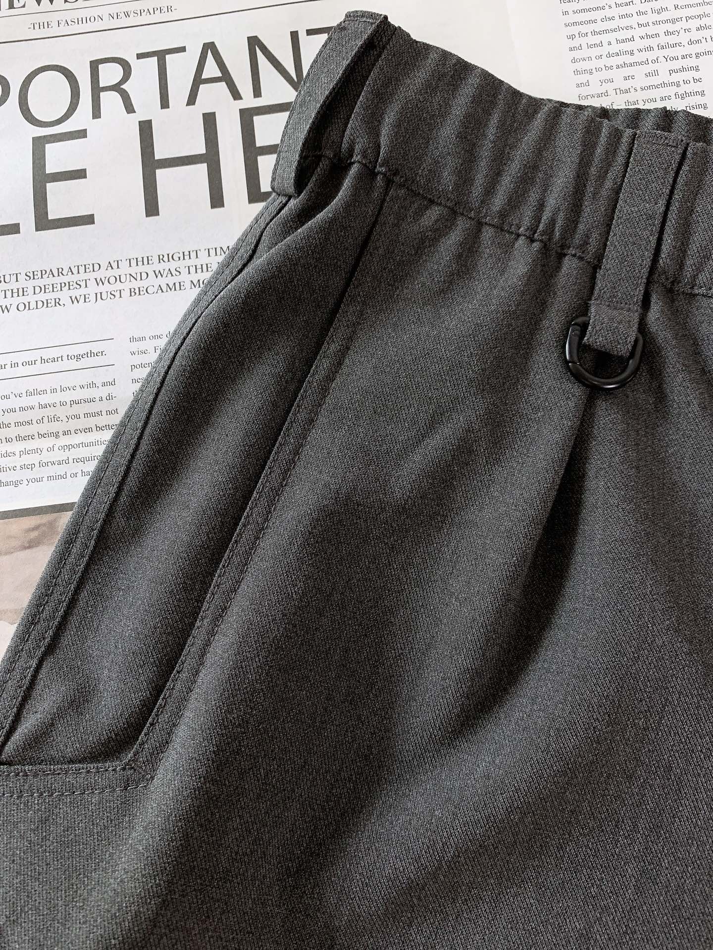 
Y-3 山本耀司 2025FW早秋新品
工装休闲裤 | 把细节玩出了新高度👇

多口袋工装风，大口袋带