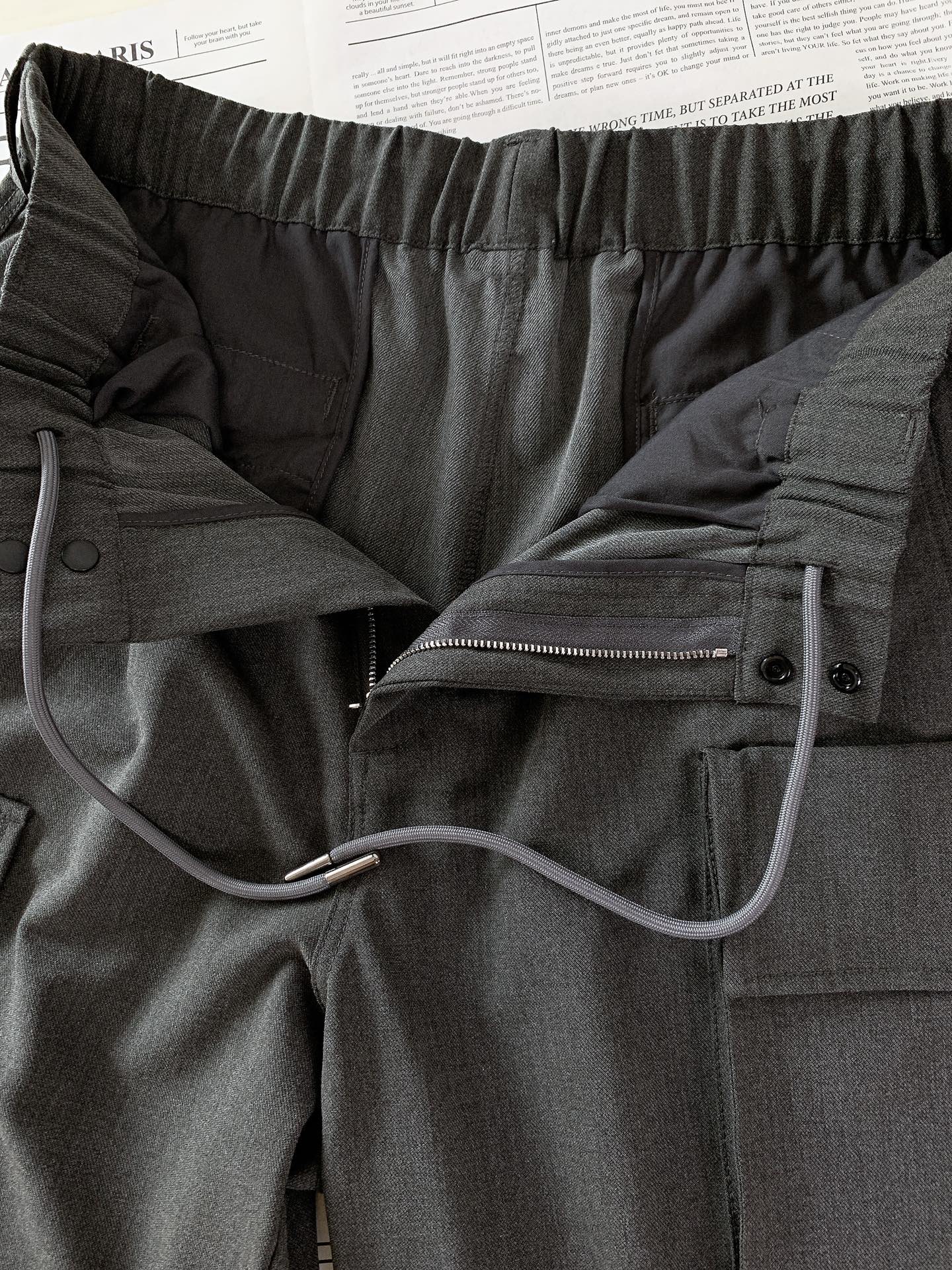 
Y-3 山本耀司 2025FW早秋新品
工装休闲裤 | 把细节玩出了新高度👇

多口袋工装风，大口袋带