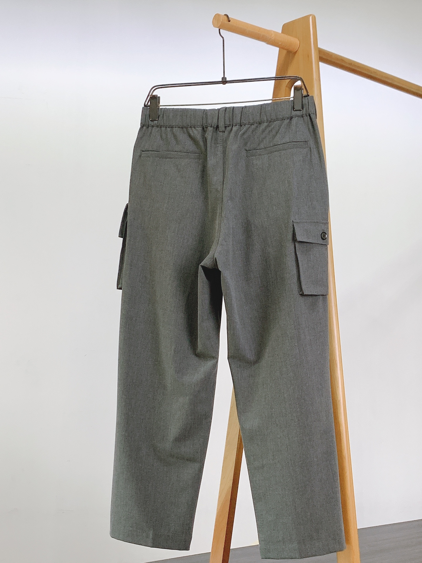 
Y-3 山本耀司 2025FW早秋新品
工装休闲裤 | 把细节玩出了新高度👇

多口袋工装风，大口袋带