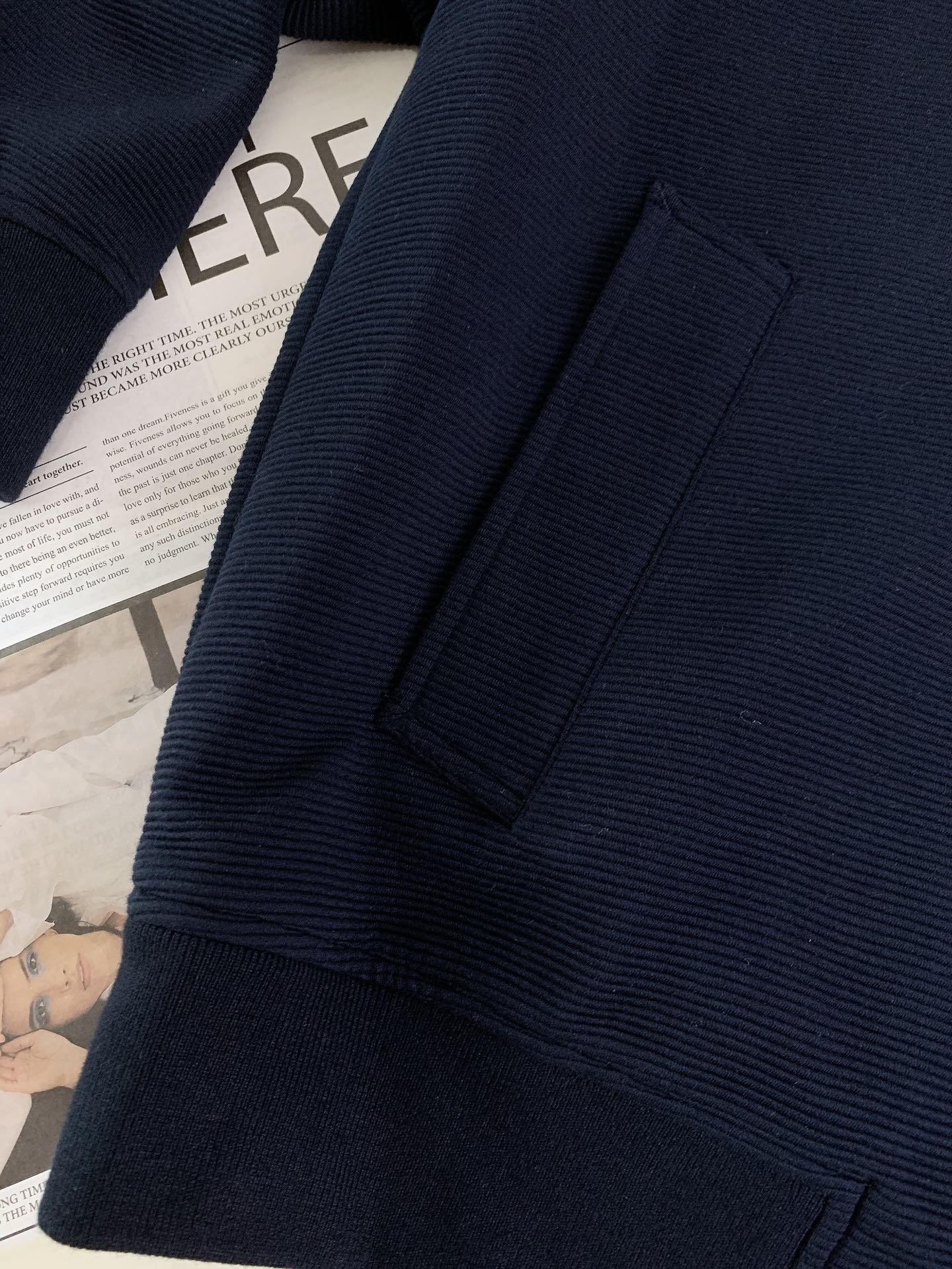 
Bottega Veneta 葆蝶家 2025FW秋冬新品 
休闲夹棉夹克外套。甄选优质班福棉材质，多