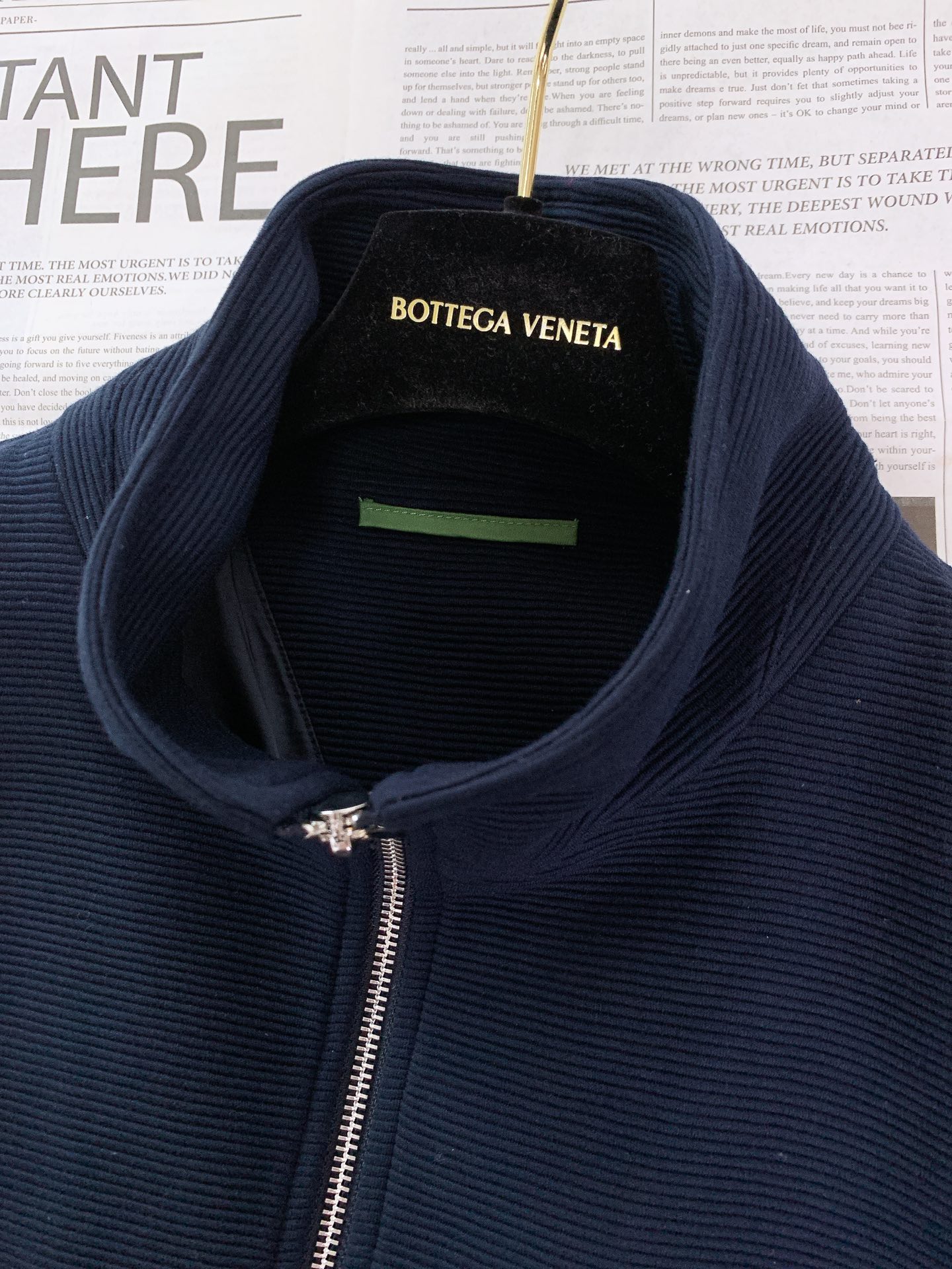 
Bottega Veneta 葆蝶家 2025FW秋冬新品 
休闲夹棉夹克外套。甄选优质班福棉材质，多