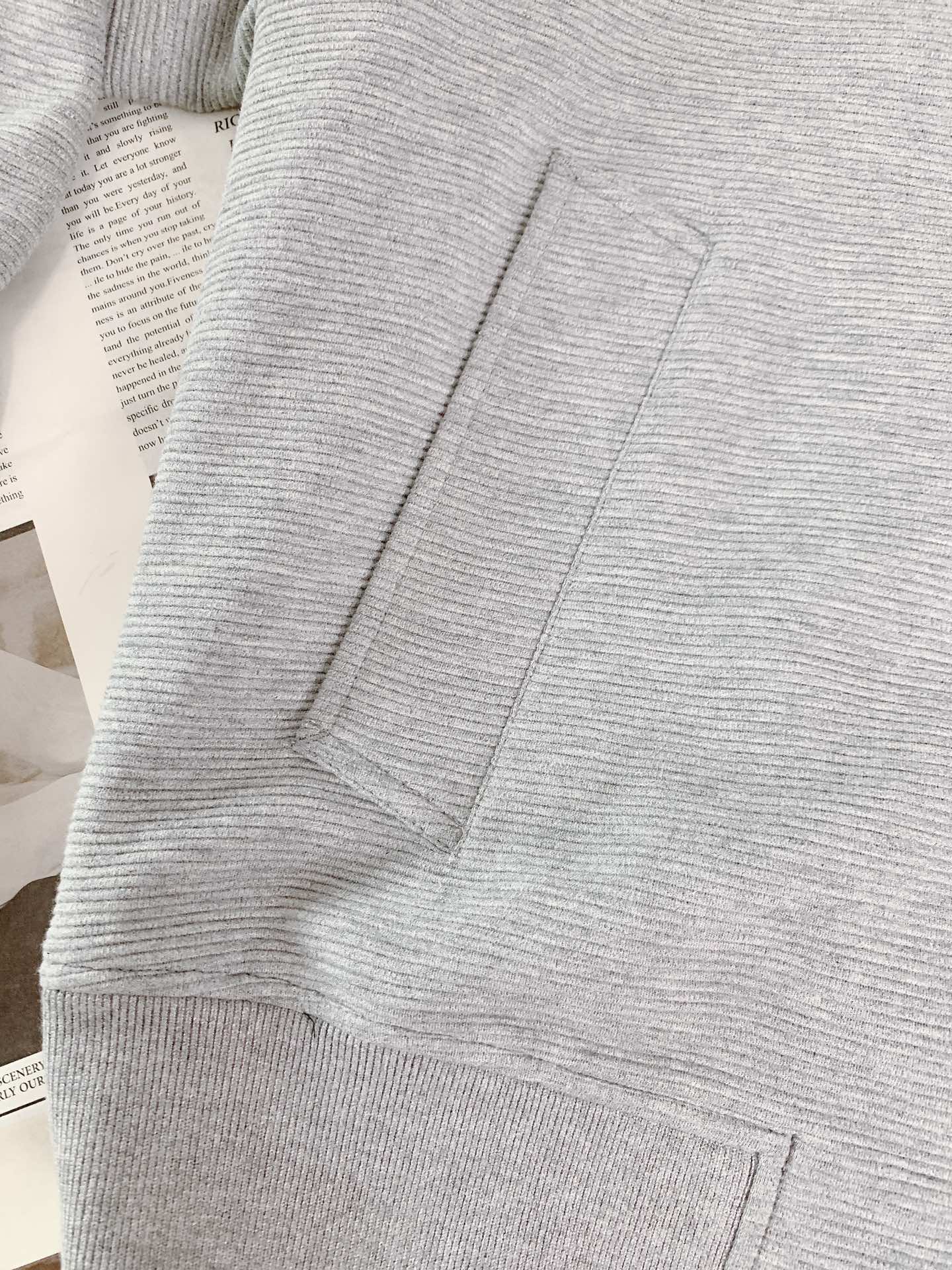 
Bottega Veneta 葆蝶家 2025FW秋冬新品 
休闲夹棉夹克外套。甄选优质班福棉材质，多