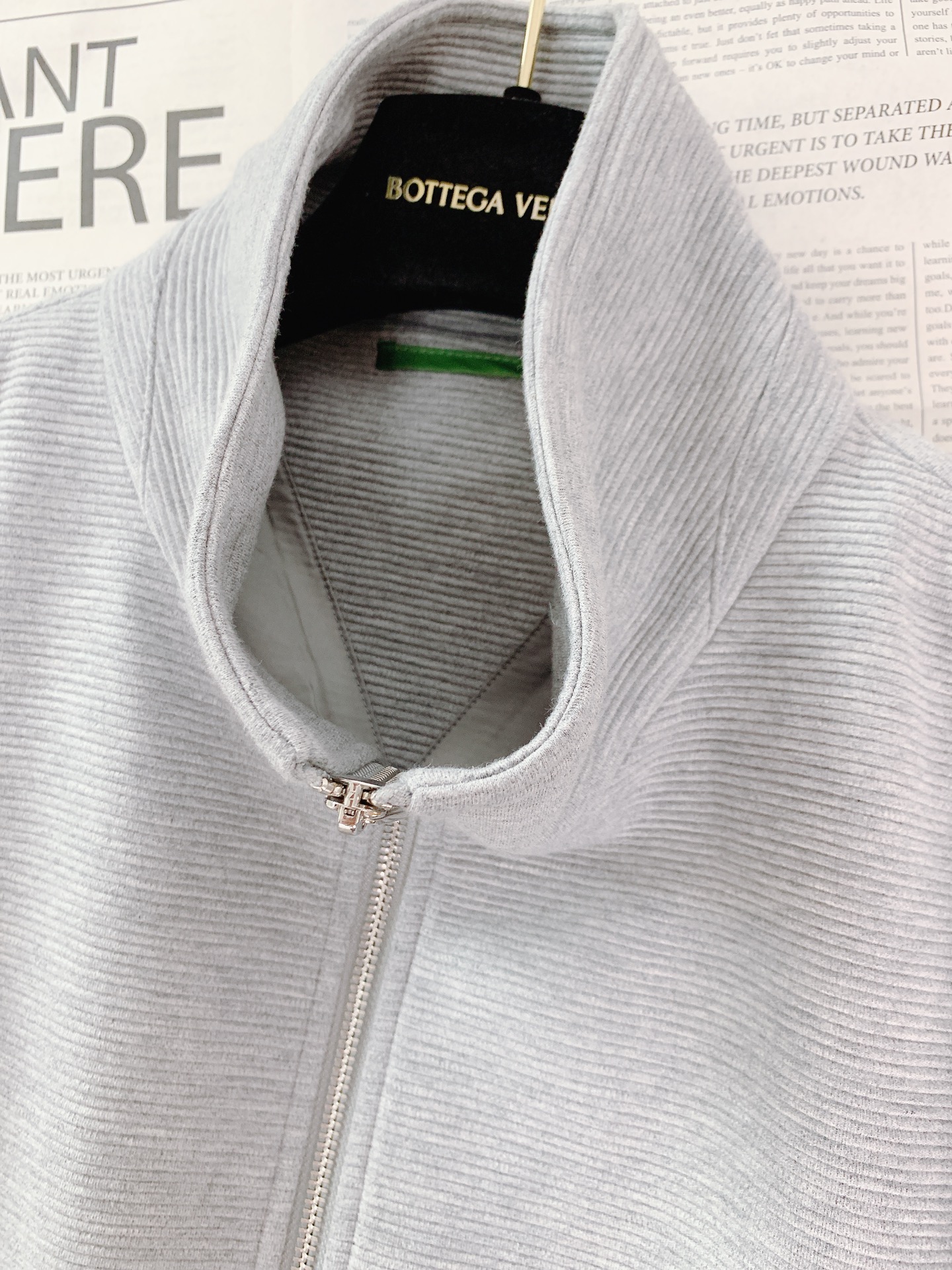 
Bottega Veneta 葆蝶家 2025FW秋冬新品 
休闲夹棉夹克外套。甄选优质班福棉材质，多