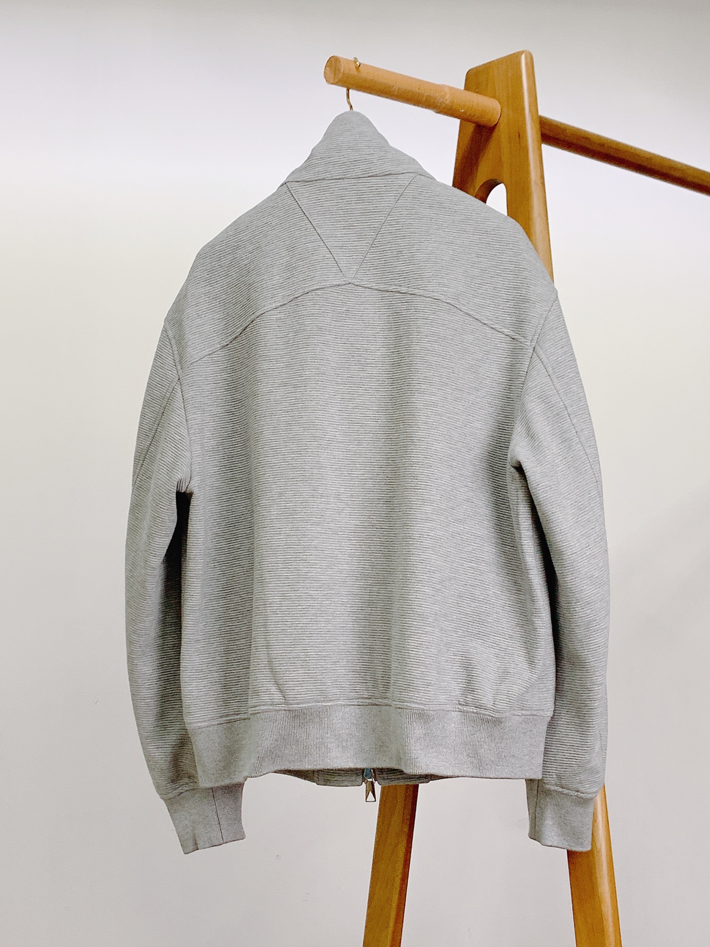 
Bottega Veneta 葆蝶家 2025FW秋冬新品 
休闲夹棉夹克外套。甄选优质班福棉材质，多