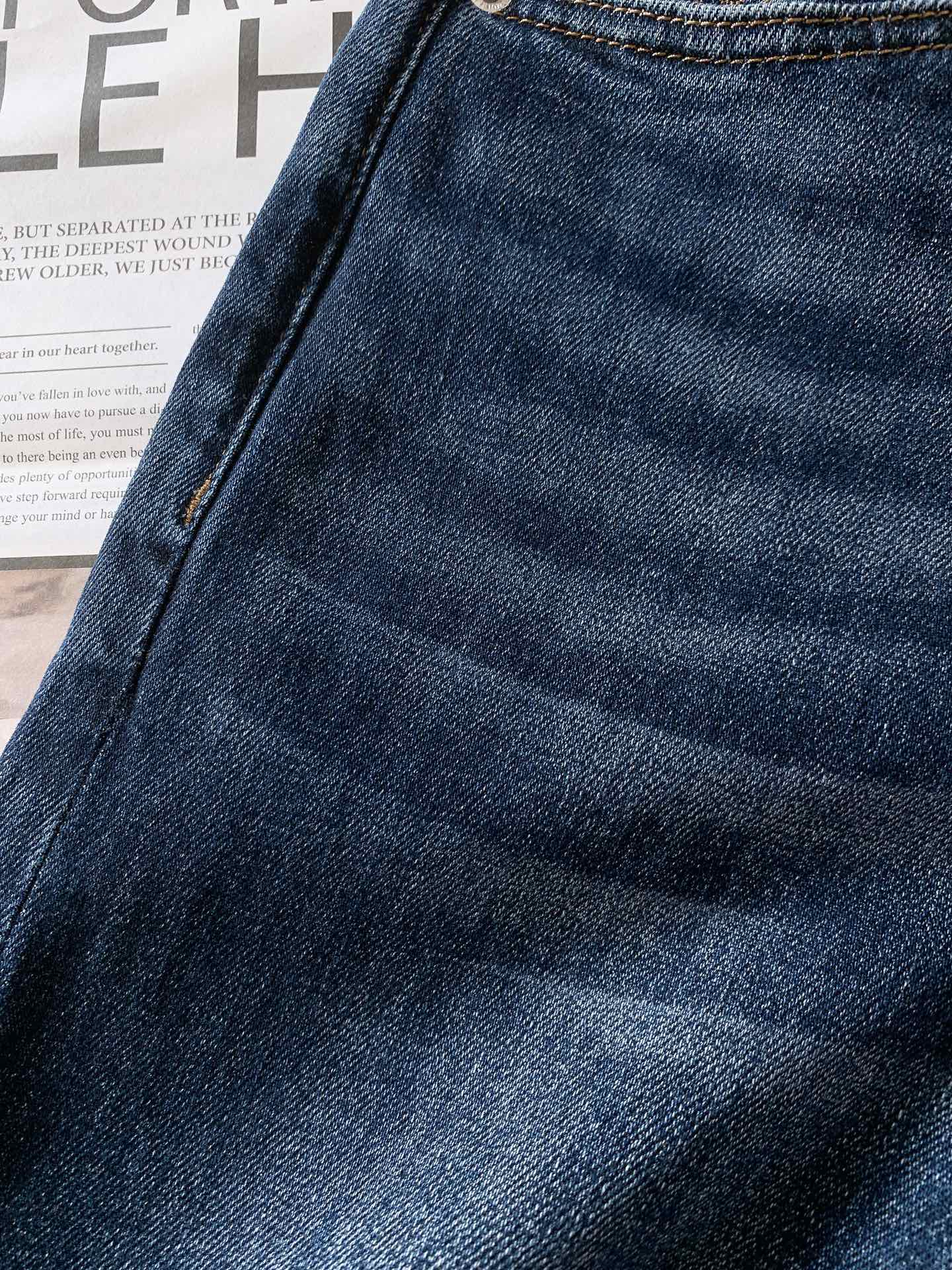 
Brunello Cucinelli 布鲁奈罗.库奇内利 2025FW早秋新品 
高级时装感，休闲洗水