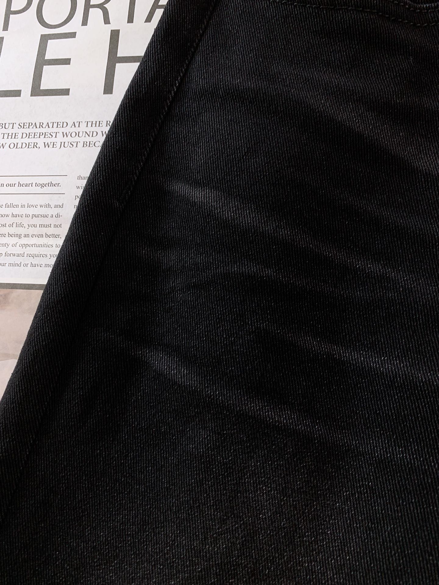 
Calvin Klein CK 2025FW早秋新品 
高级时装感，休闲洗水牛仔裤。
面料很特殊，超细