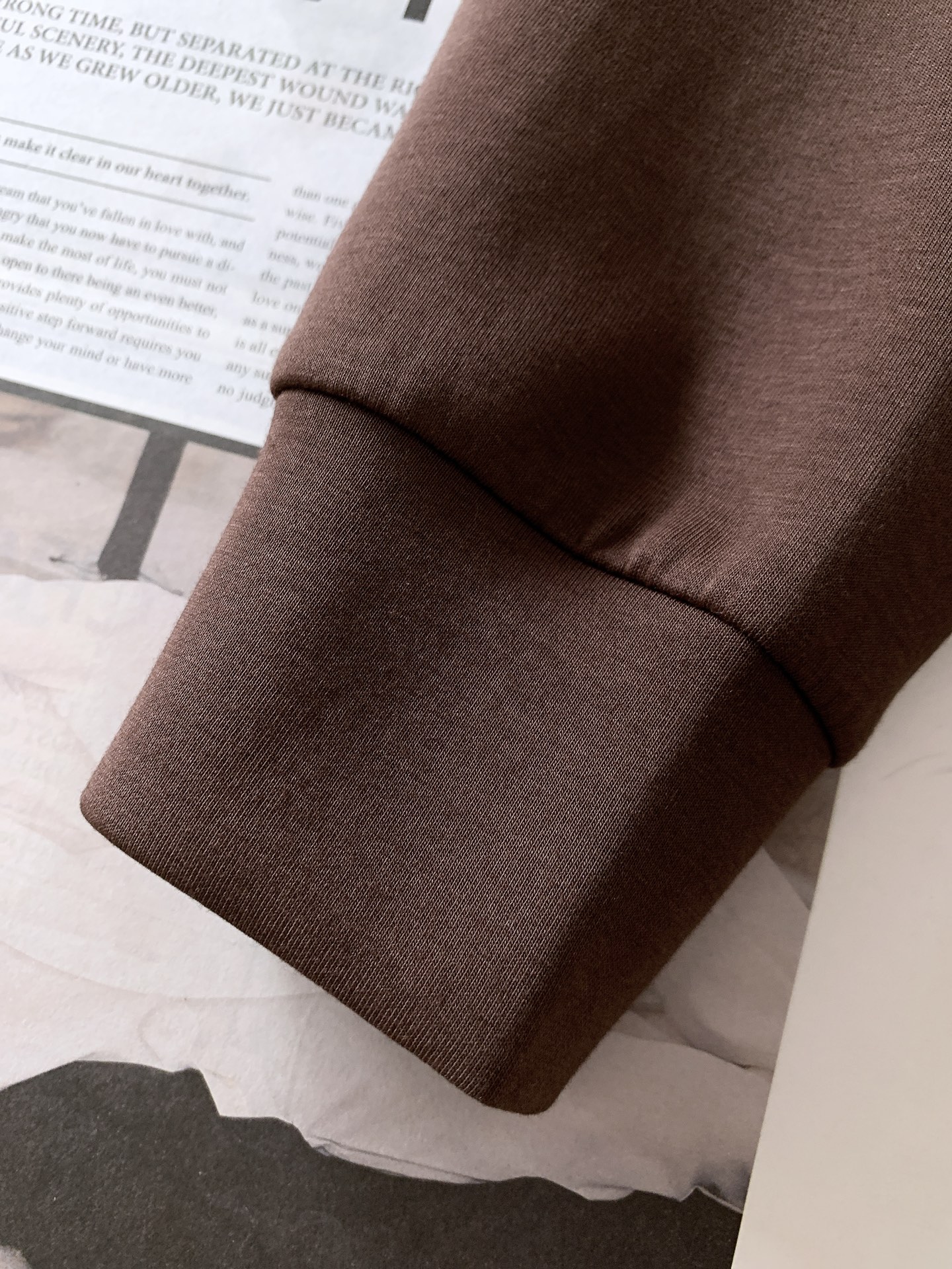 
LoroPiana L.P FW早秋新品
假两件休闲套头卫衣
菱格绞花拼接设计，复古与精致并存
V 型