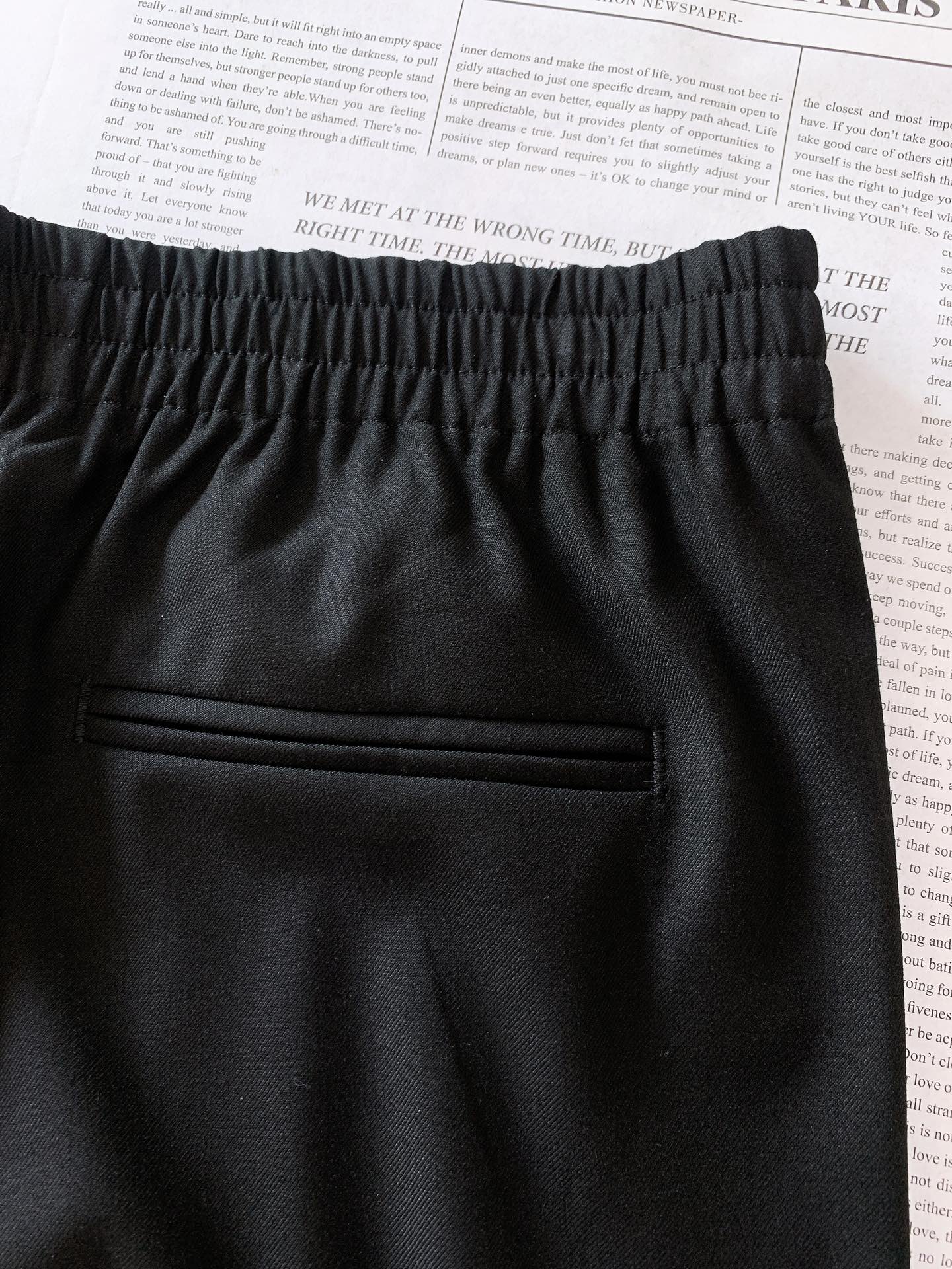 
Ermenegildo Zegna 杰尼亚 2025FW早秋新品 
商务休闲裤，臻选优质面料打造，贴身