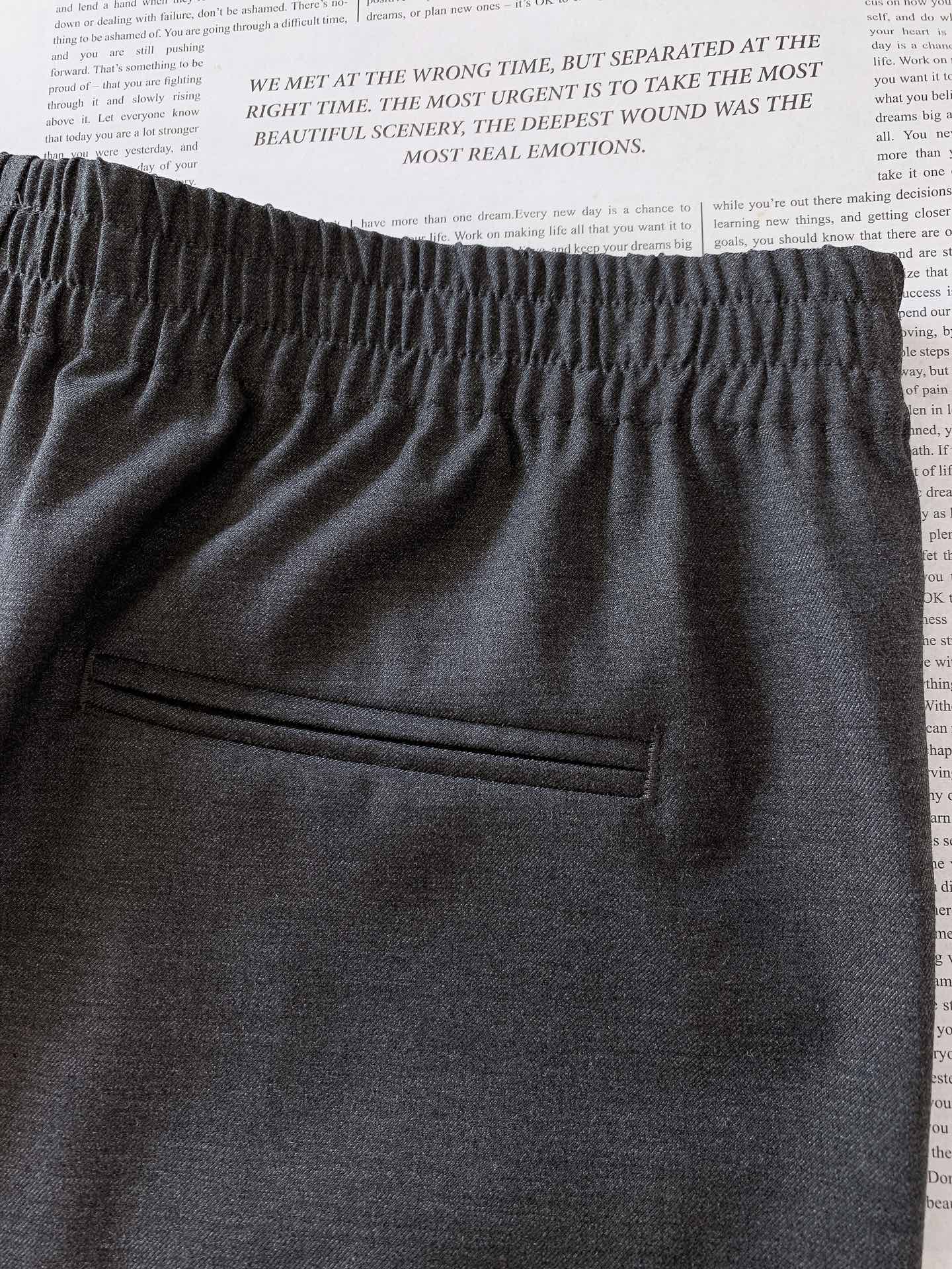 
Ermenegildo Zegna 杰尼亚 2025FW早秋新品 
商务休闲裤，臻选优质面料打造，贴身