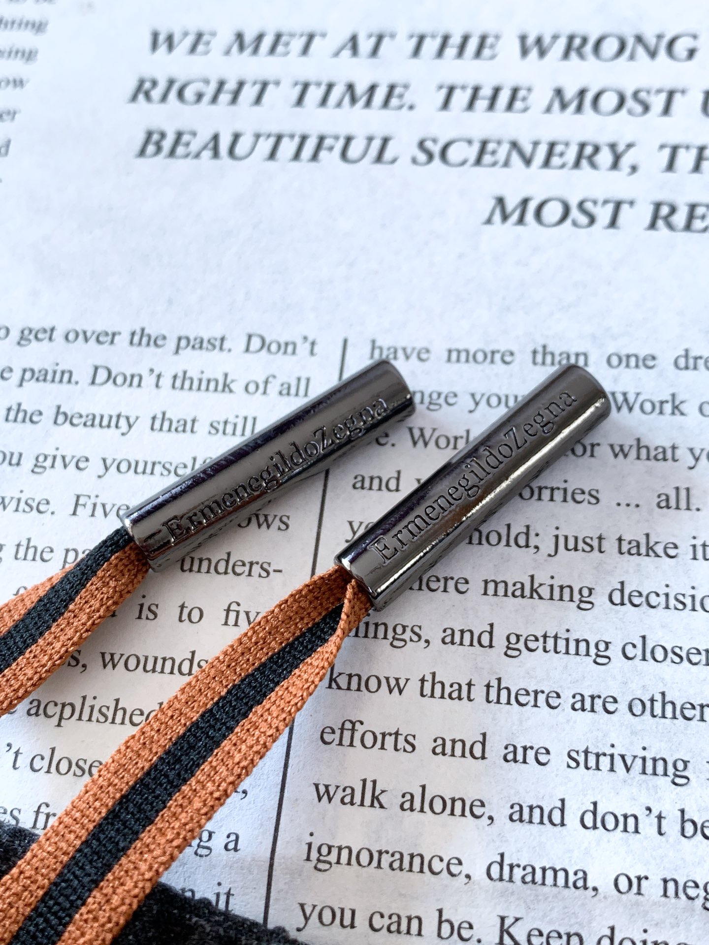 
Ermenegildo Zegna 杰尼亚 2025FW早秋新品 
商务休闲裤，臻选优质面料打造，贴身