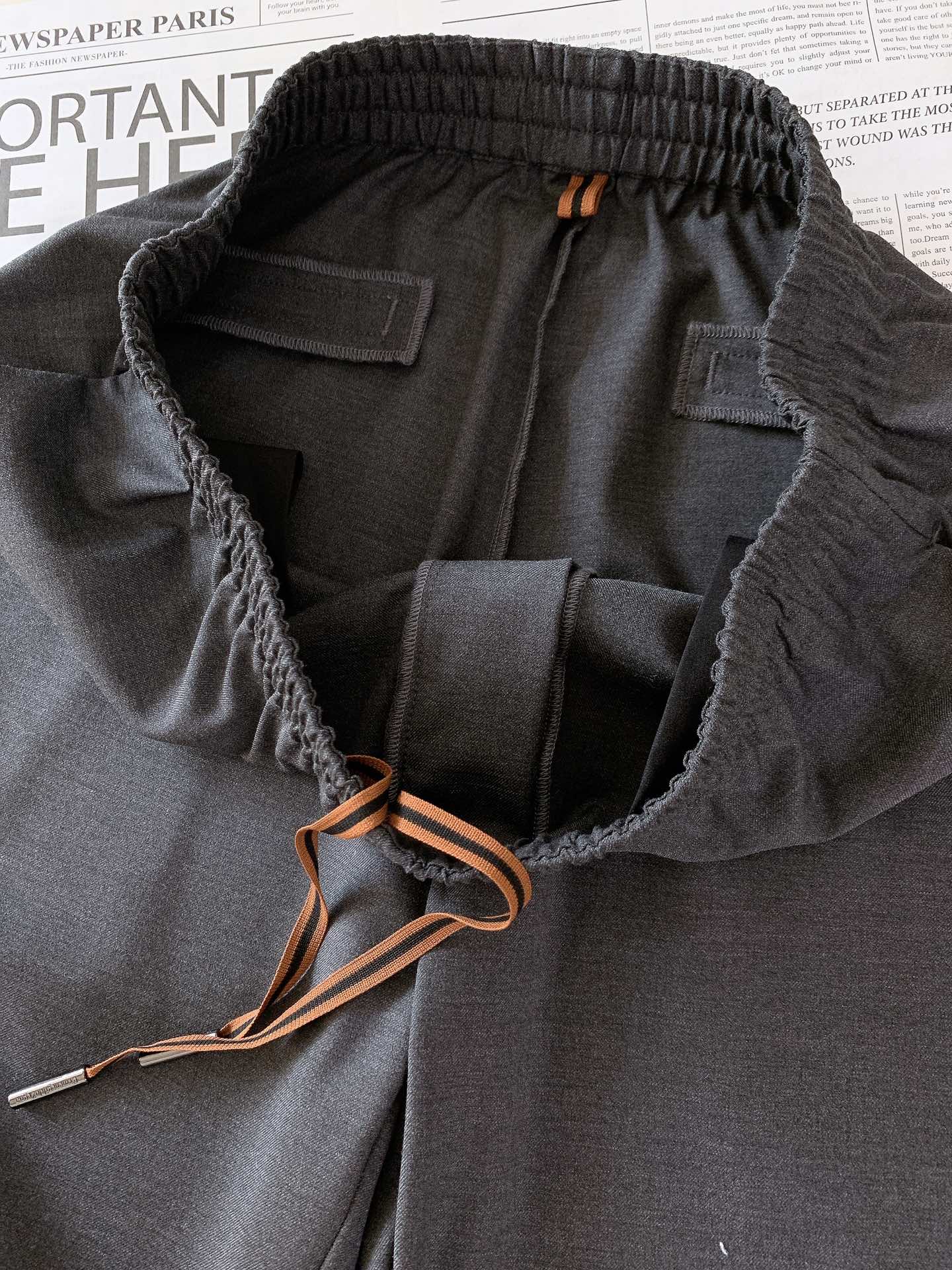 
Ermenegildo Zegna 杰尼亚 2025FW早秋新品 
商务休闲裤，臻选优质面料打造，贴身