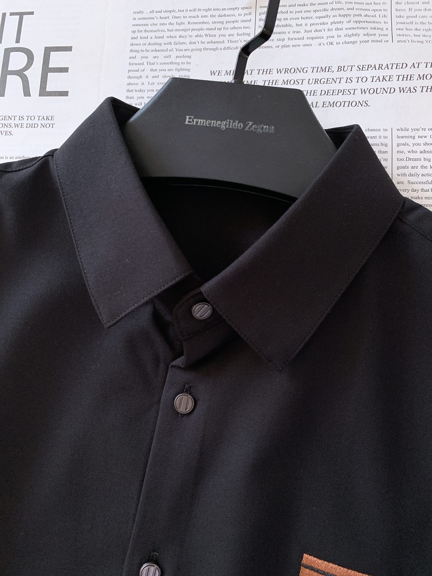 
Ermenegildo Zegna 杰尼亚 2025FW早秋新品 
休闲长袖衬衫。客供御用面料织纹 经