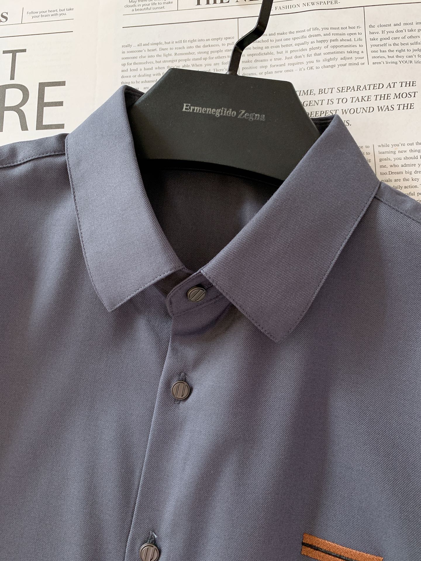 
Ermenegildo Zegna 杰尼亚 2025FW早秋新品 
休闲长袖衬衫。客供御用面料织纹 经