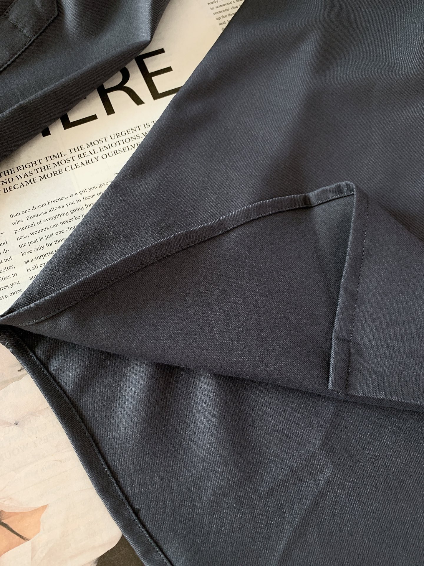 
Ermenegildo Zegna 杰尼亚 2025FW早秋新品 
休闲长袖衬衫。客供御用面料织纹 经