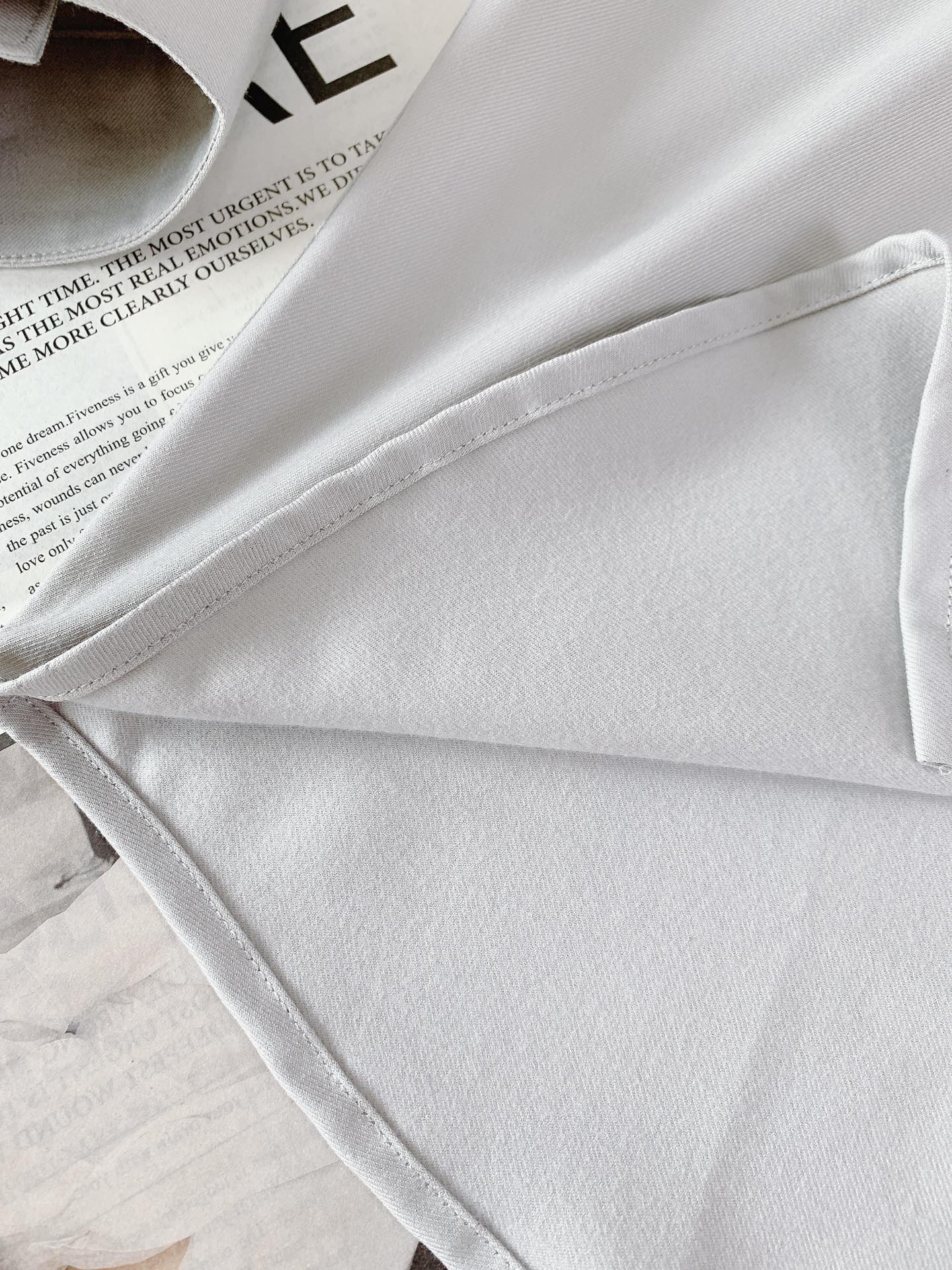 
Ermenegildo Zegna 杰尼亚 2025FW早秋新品 
休闲长袖衬衫。客供御用面料织纹 经