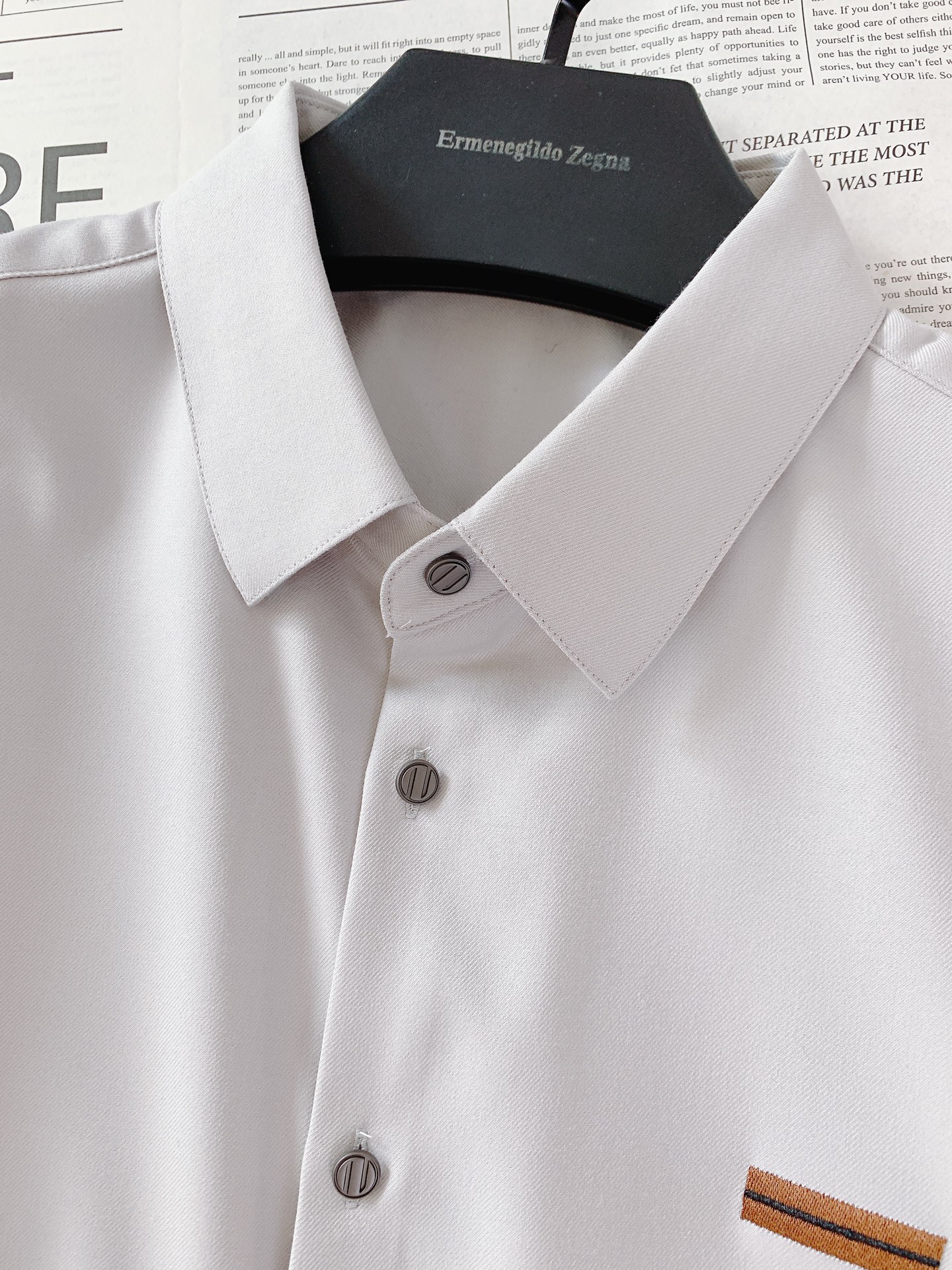 
Ermenegildo Zegna 杰尼亚 2025FW早秋新品 
休闲长袖衬衫。客供御用面料织纹 经