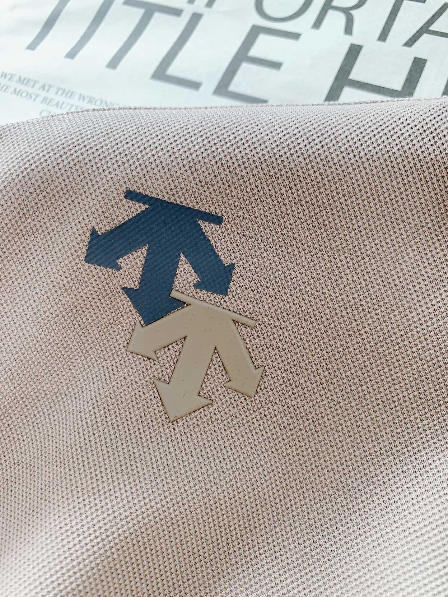 
DESCENTE 迪桑特 2025FW早秋新品 
磨毛运动衬衫型打底衫。精选多重材质混纺，聚酯纤维➕桑