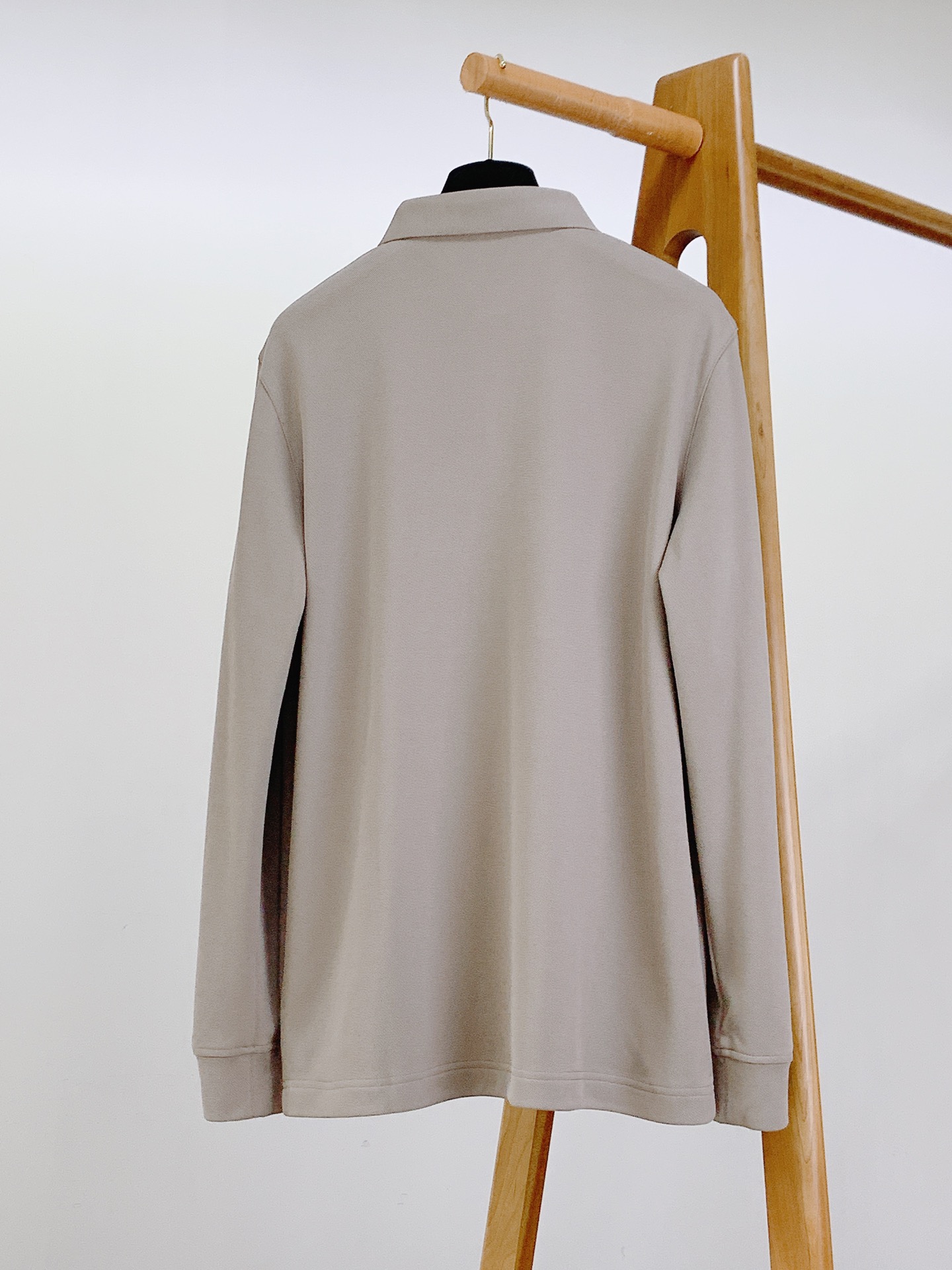 
DESCENTE 迪桑特 2025FW早秋新品 
磨毛运动衬衫型打底衫。精选多重材质混纺，聚酯纤维➕桑