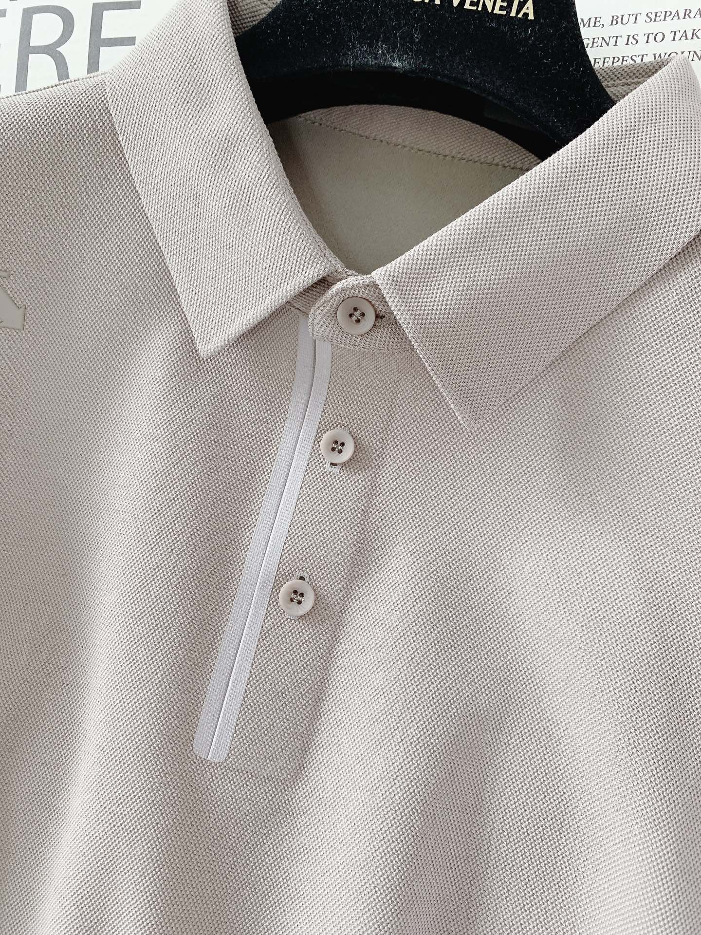 
DESCENTE 迪桑特 2025FW早秋新品 
磨毛运动衬衫型打底衫。精选多重材质混纺，聚酯纤维➕桑