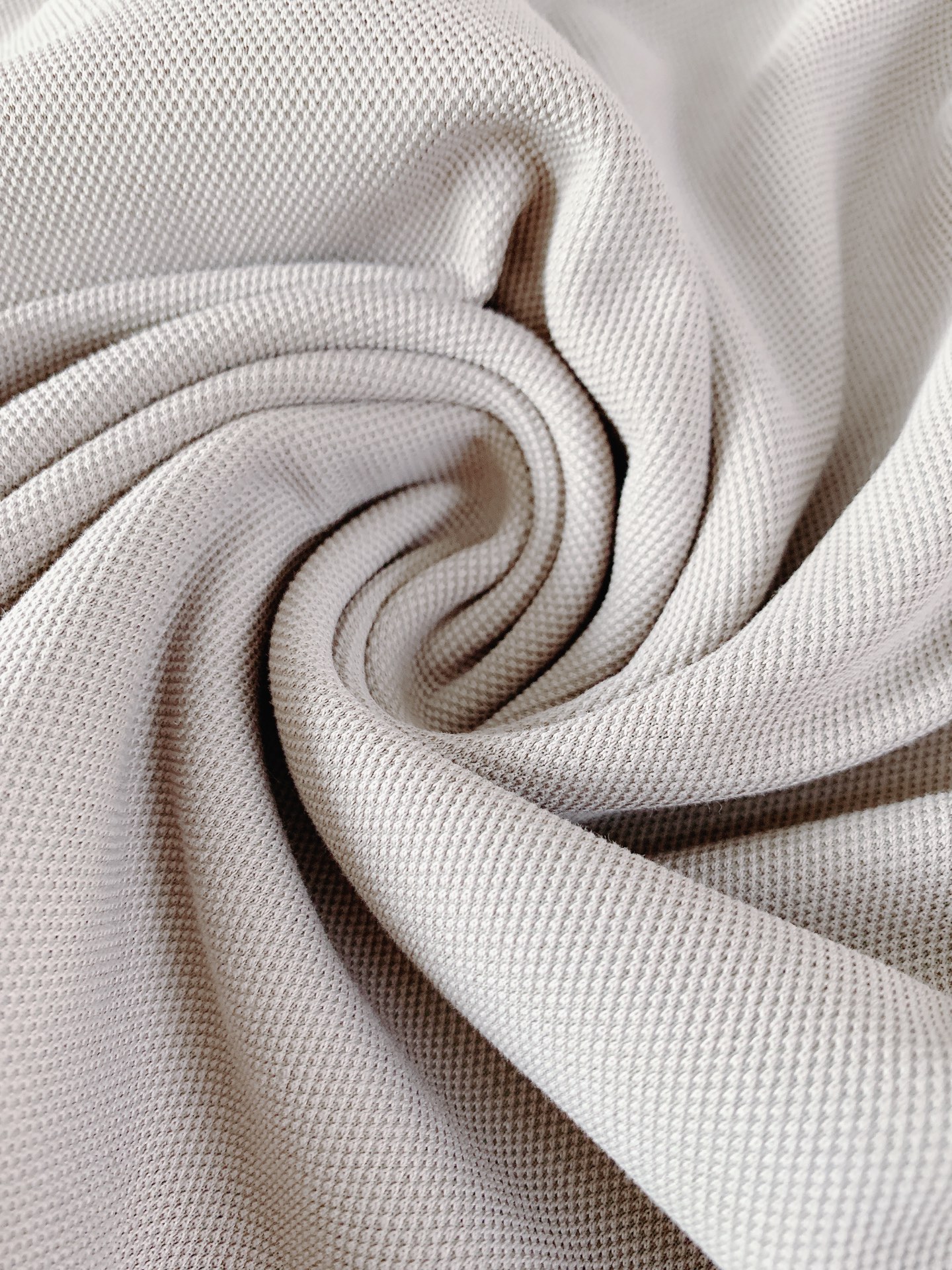 
DESCENTE 迪桑特 2025FW早秋新品 
磨毛运动衬衫型打底衫。精选多重材质混纺，聚酯纤维➕桑