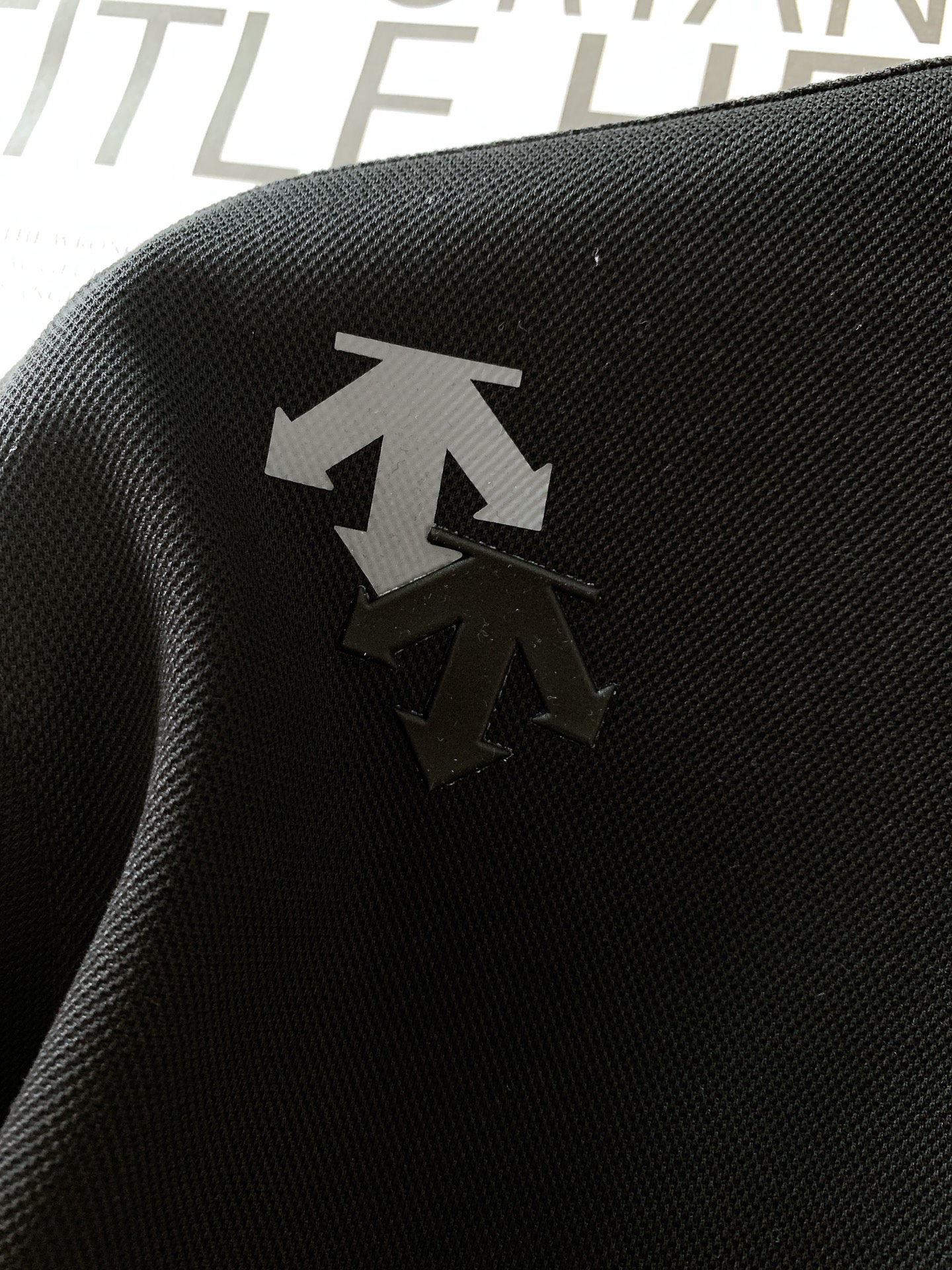 
DESCENTE 迪桑特 2025FW早秋新品 
磨毛运动衬衫型打底衫。精选多重材质混纺，聚酯纤维➕桑