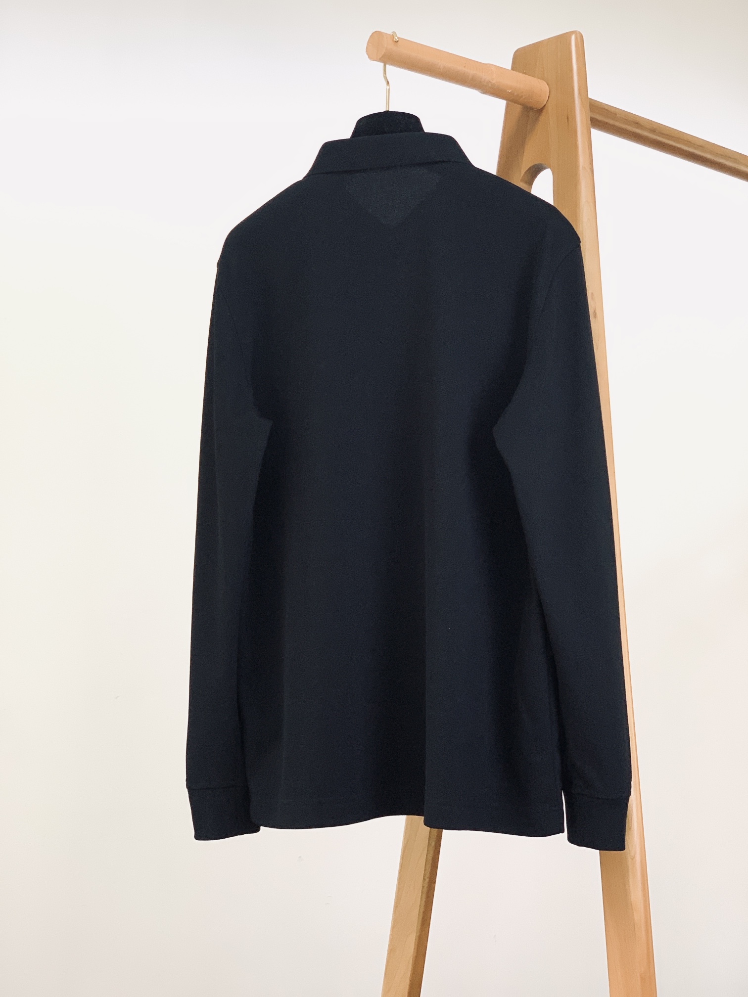 
DESCENTE 迪桑特 2025FW早秋新品 
磨毛运动衬衫型打底衫。精选多重材质混纺，聚酯纤维➕桑