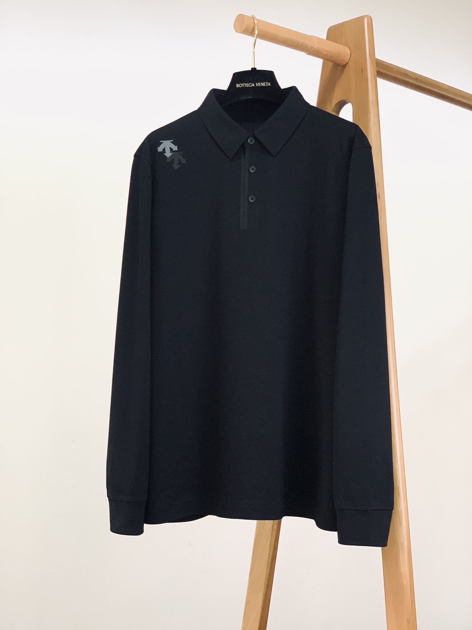 
DESCENTE 迪桑特 2025FW早秋新品 
磨毛运动衬衫型打底衫。精选多重材质混纺，聚酯纤维➕桑