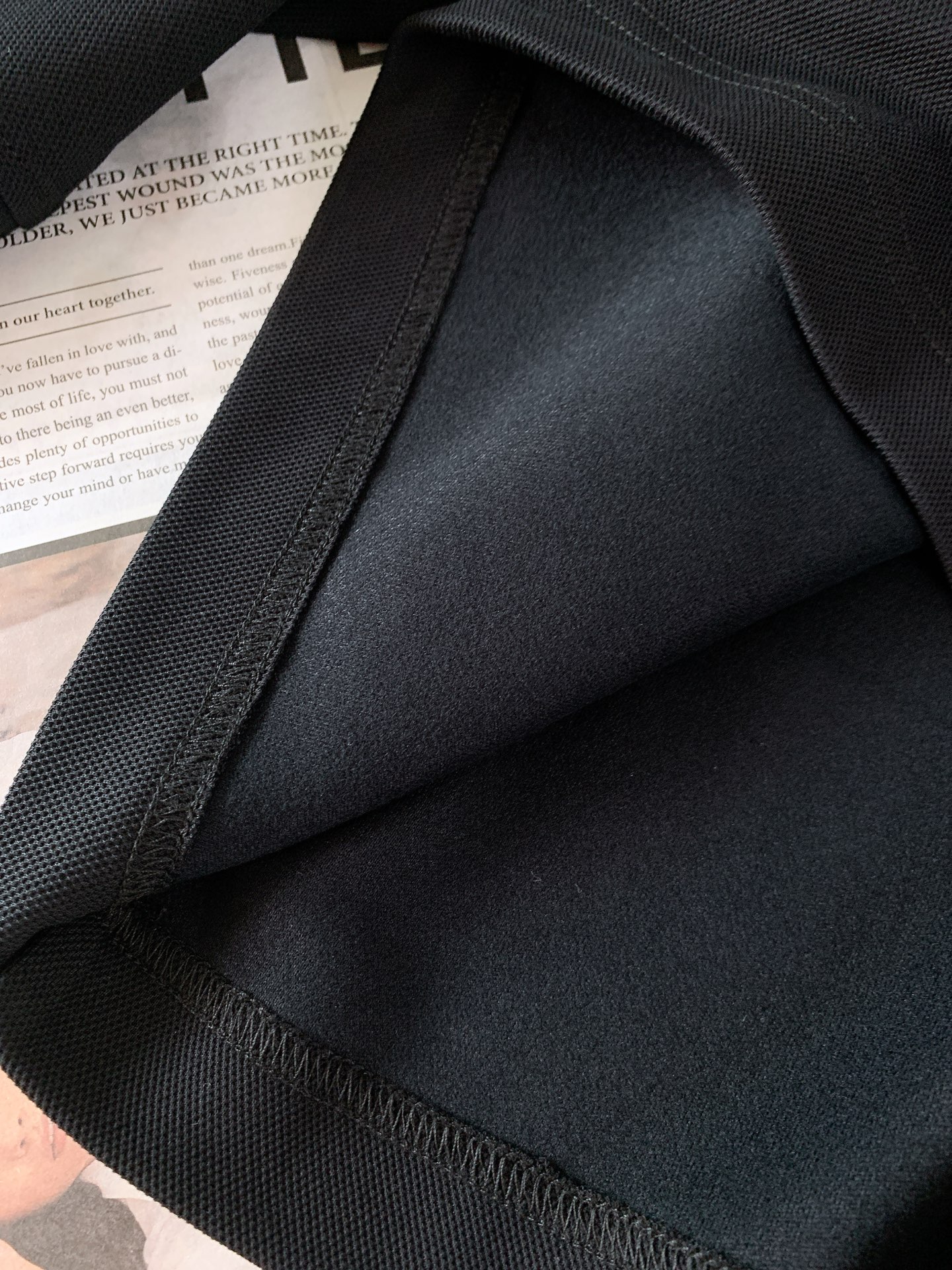 
DESCENTE 迪桑特 2025FW早秋新品 
磨毛运动衬衫型打底衫。精选多重材质混纺，聚酯纤维➕桑