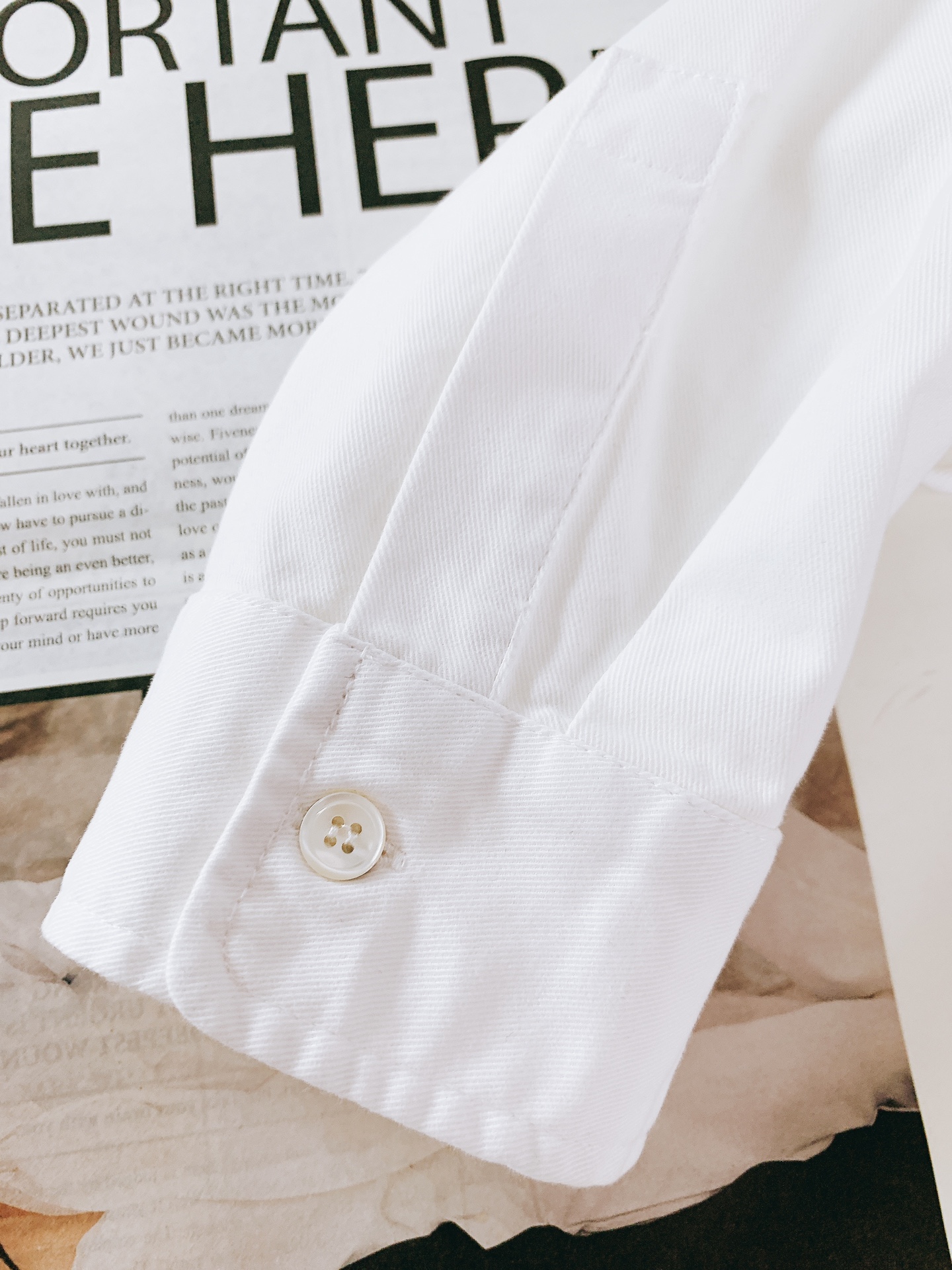 
Maison Margiela MM6 马丁马吉拉 2025FW早秋新品 
字母印花衬衫👔数字魅力与极